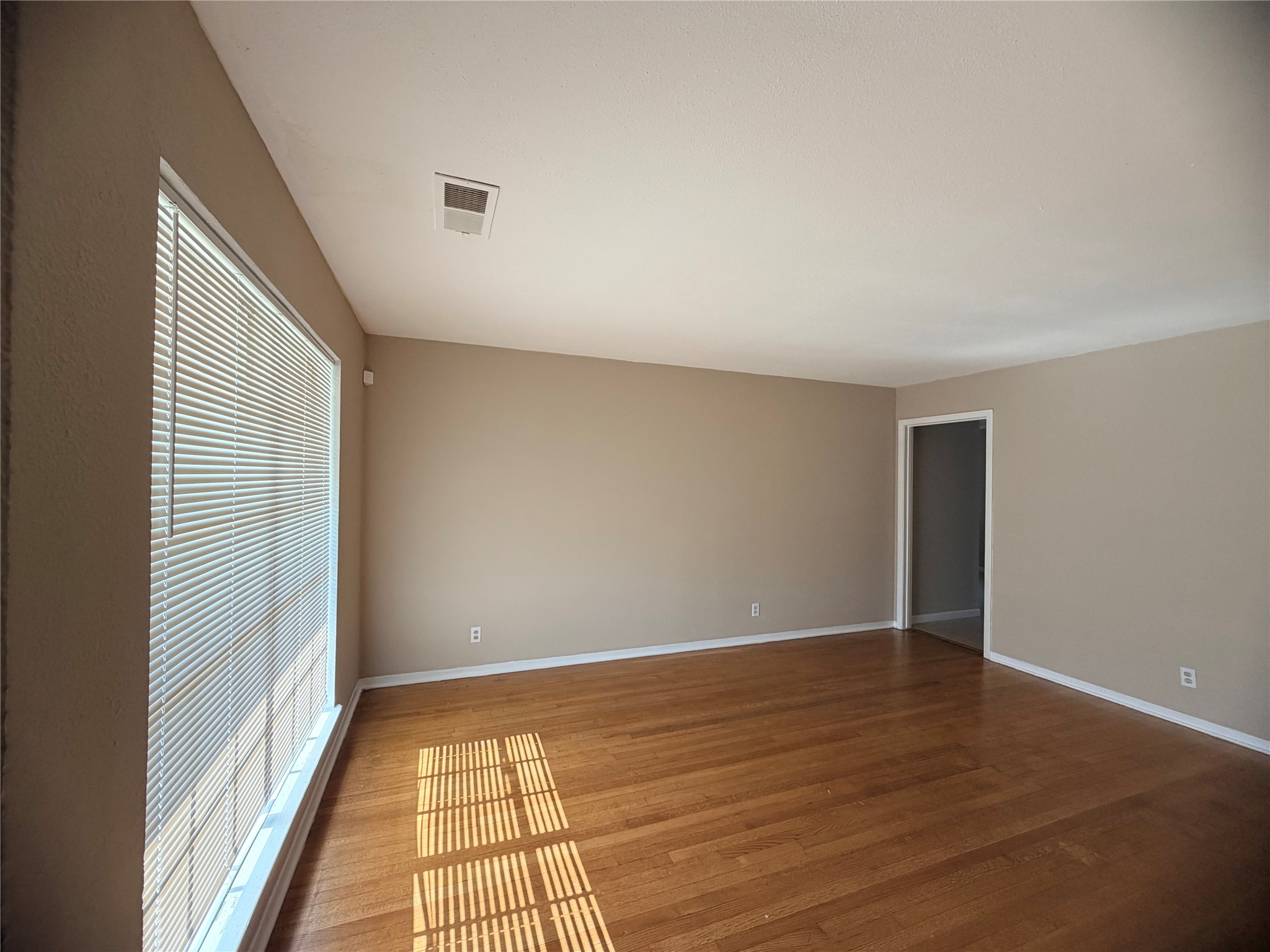 2513 Mulberry Lane Property Photo 5