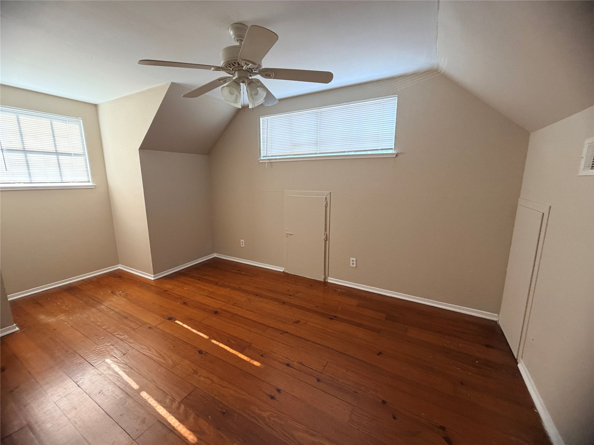 2513 Mulberry Lane Property Photo 12