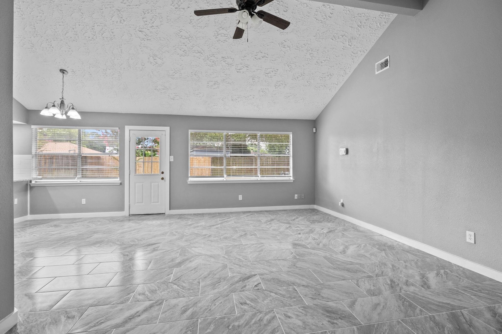 8122 Swan Meadow Lane Property Photo 4