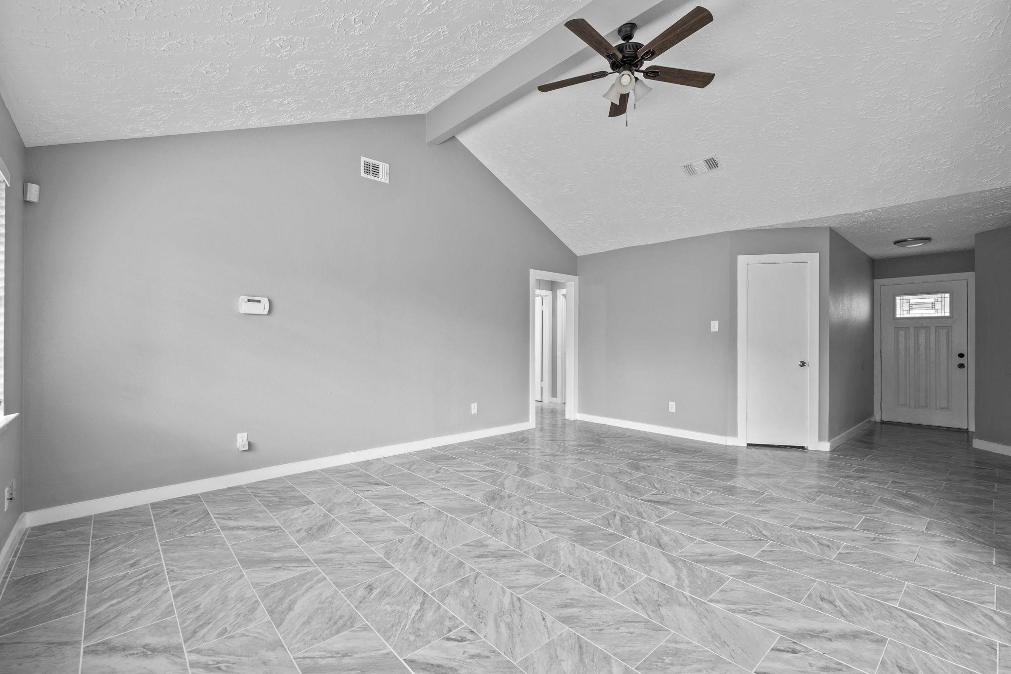 8122 Swan Meadow Lane Property Photo 6