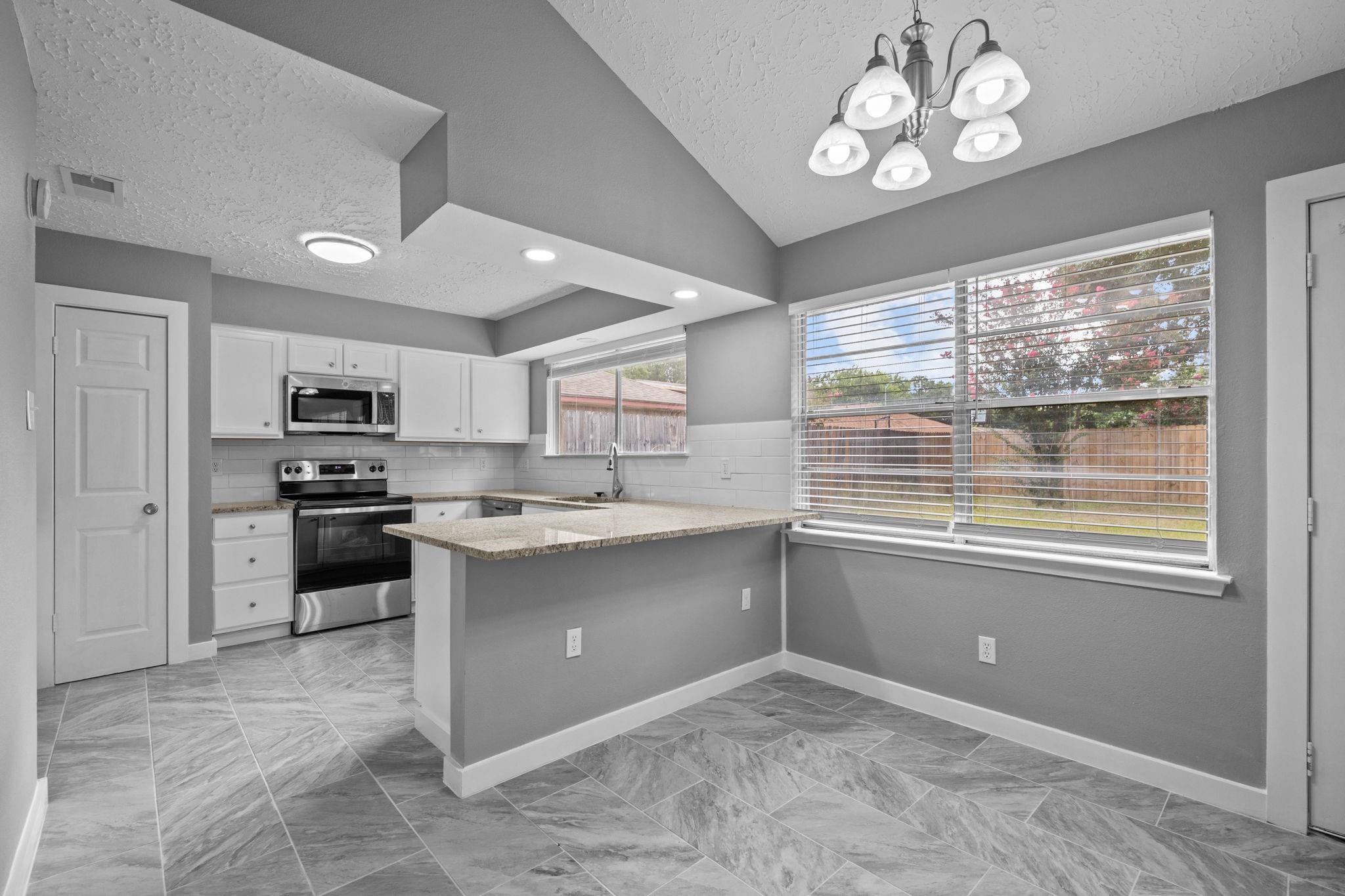 8122 Swan Meadow Lane Property Photo 7