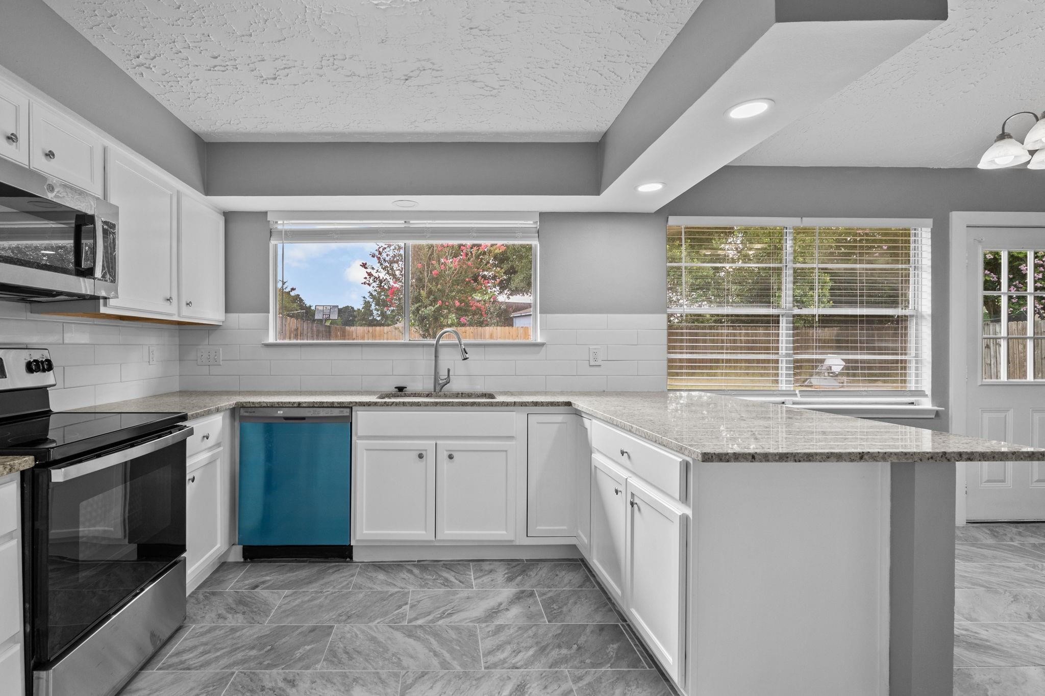 8122 Swan Meadow Lane Property Photo 8
