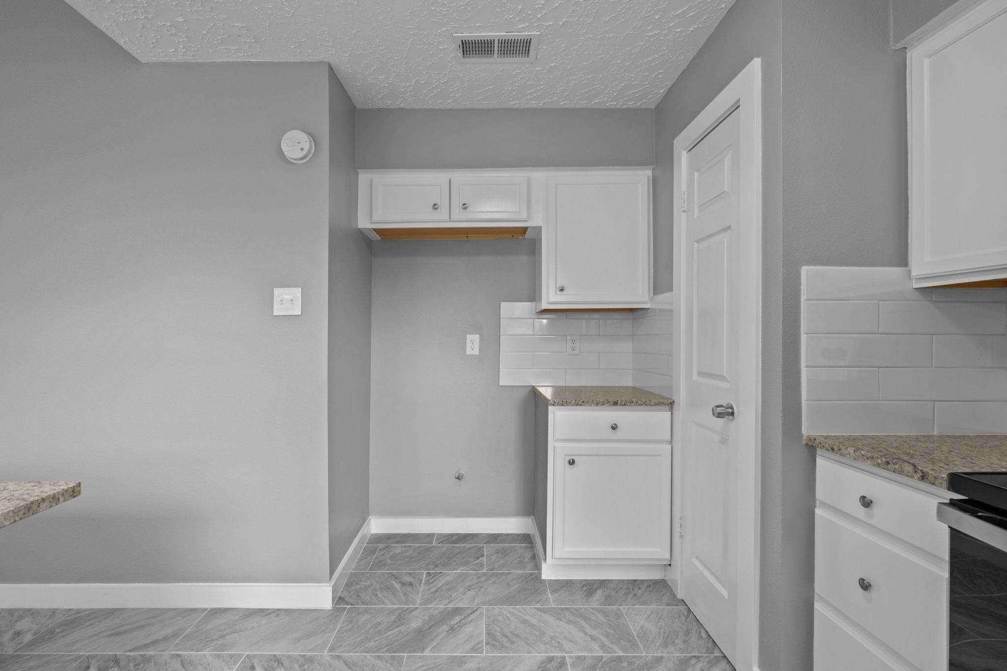 8122 Swan Meadow Lane Property Photo 9