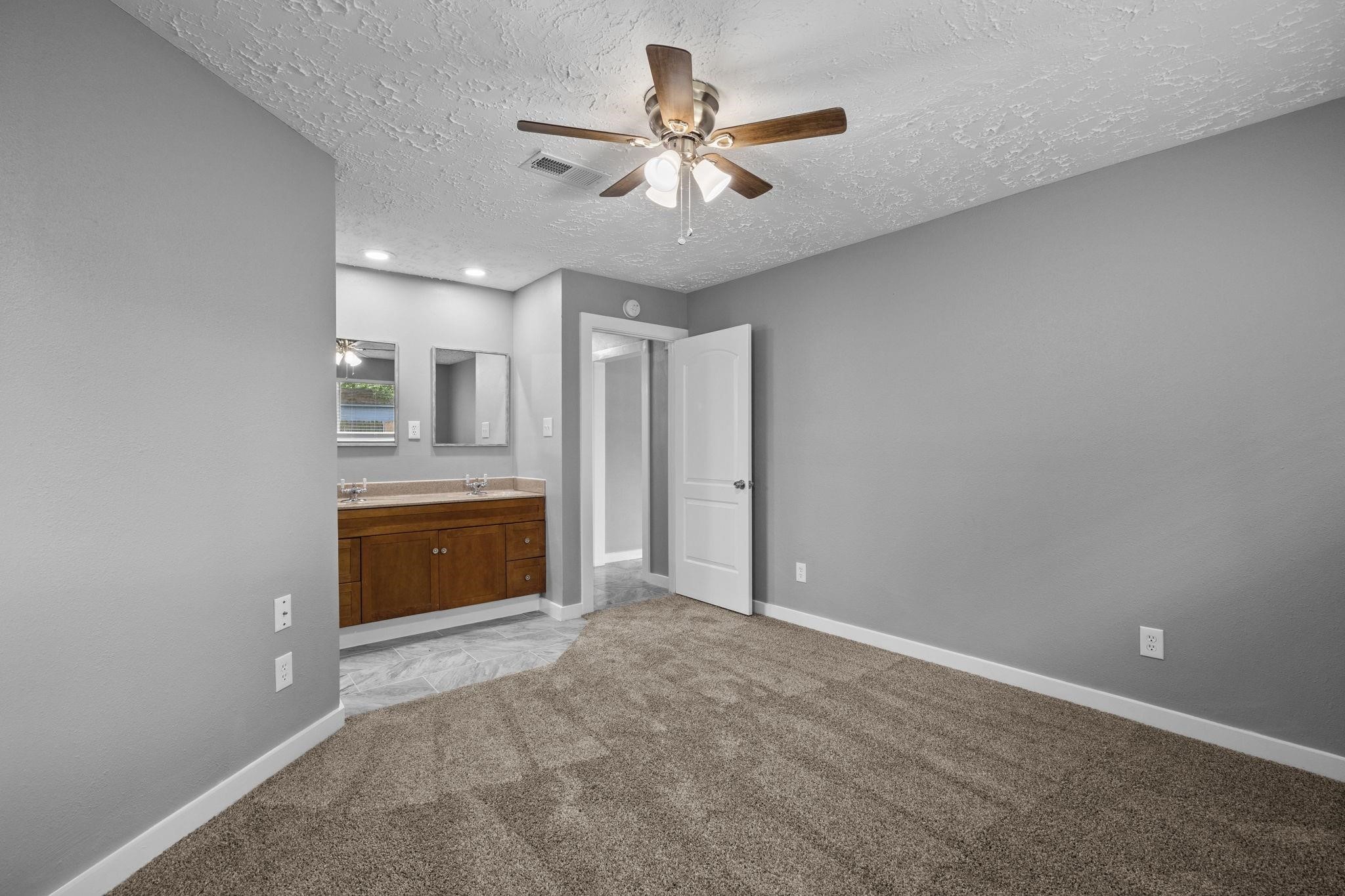 8122 Swan Meadow Lane Property Photo 12