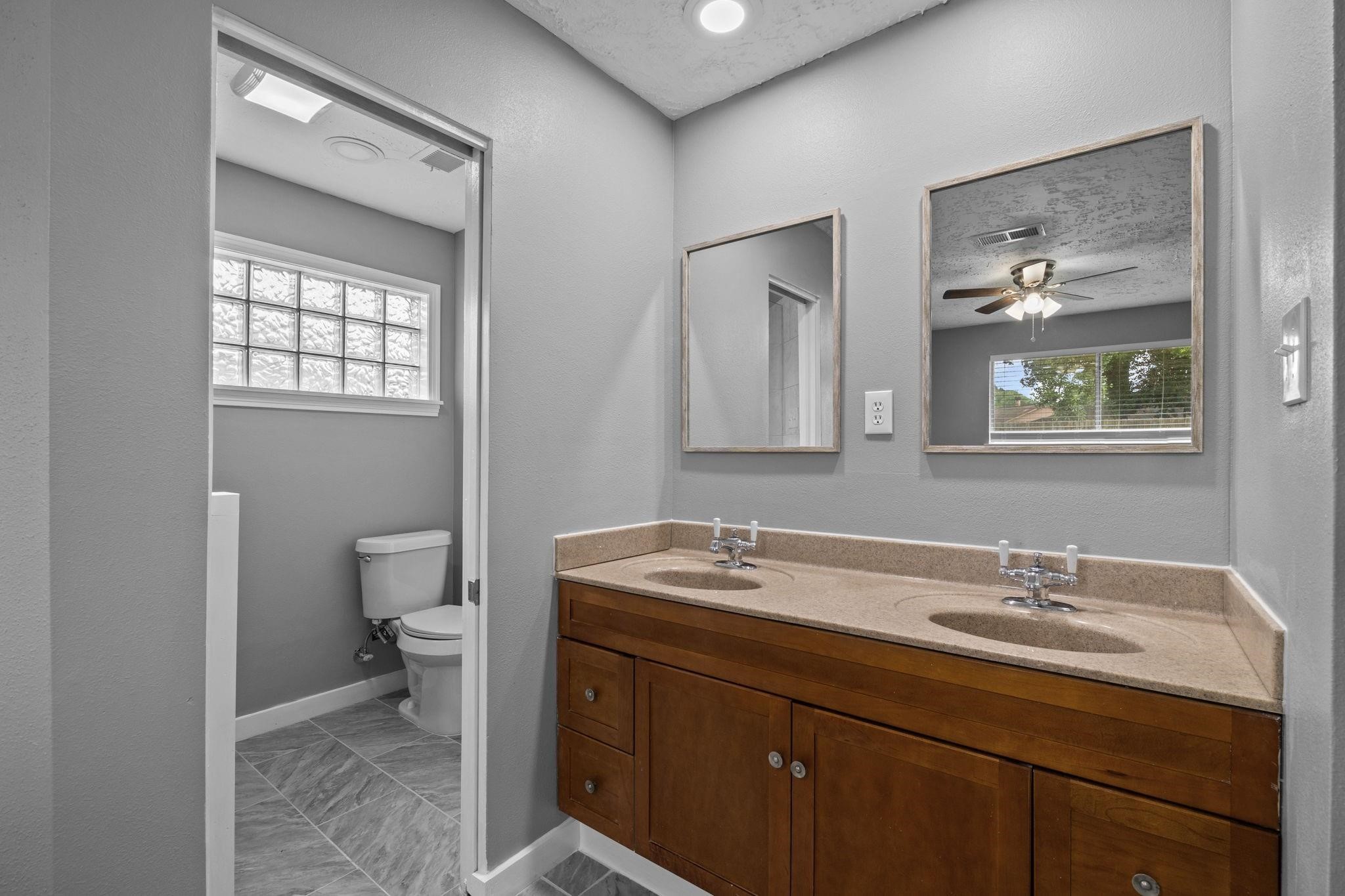 8122 Swan Meadow Lane Property Photo 13