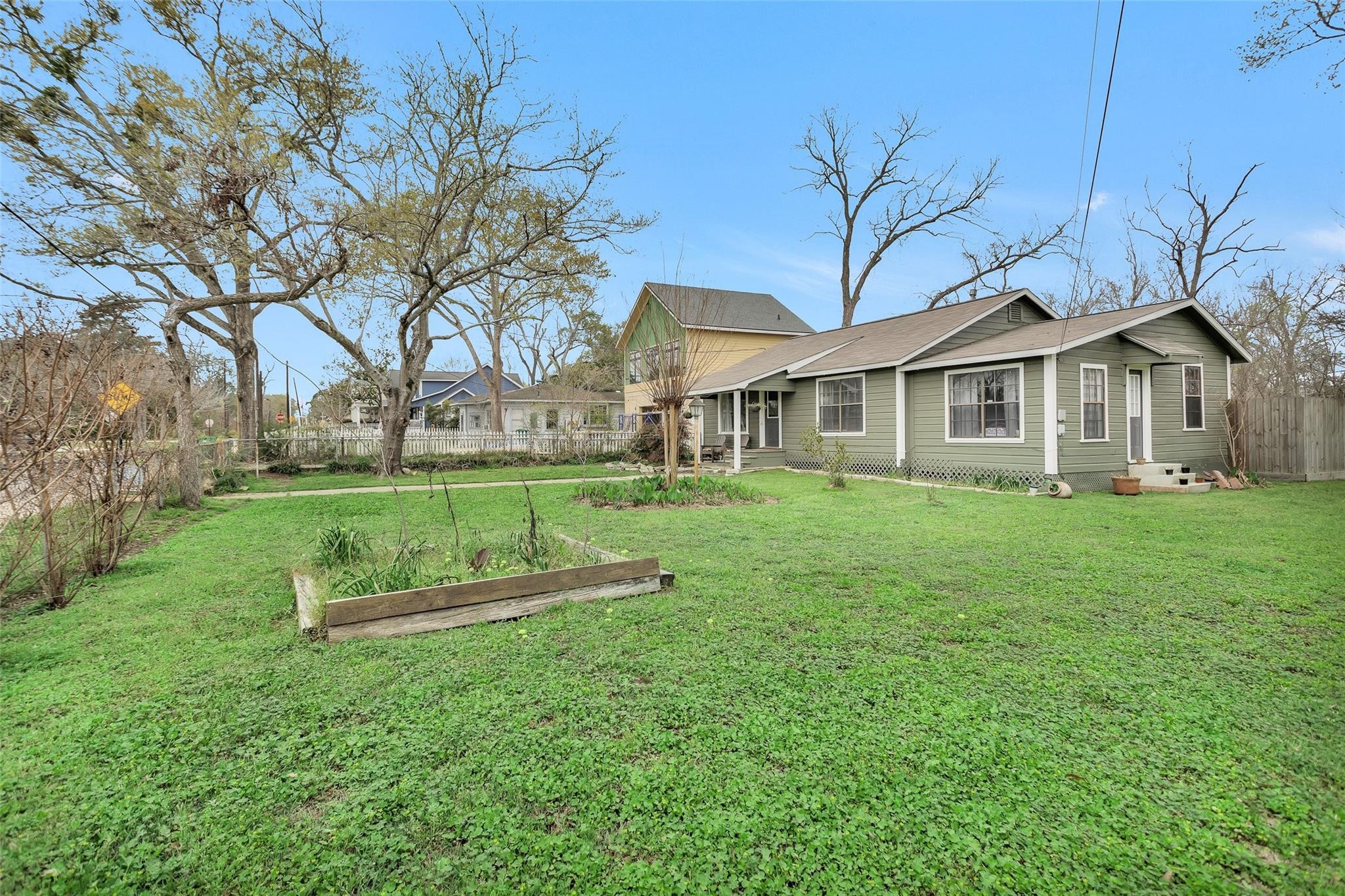 702 W Caroline Street Property Photo 14
