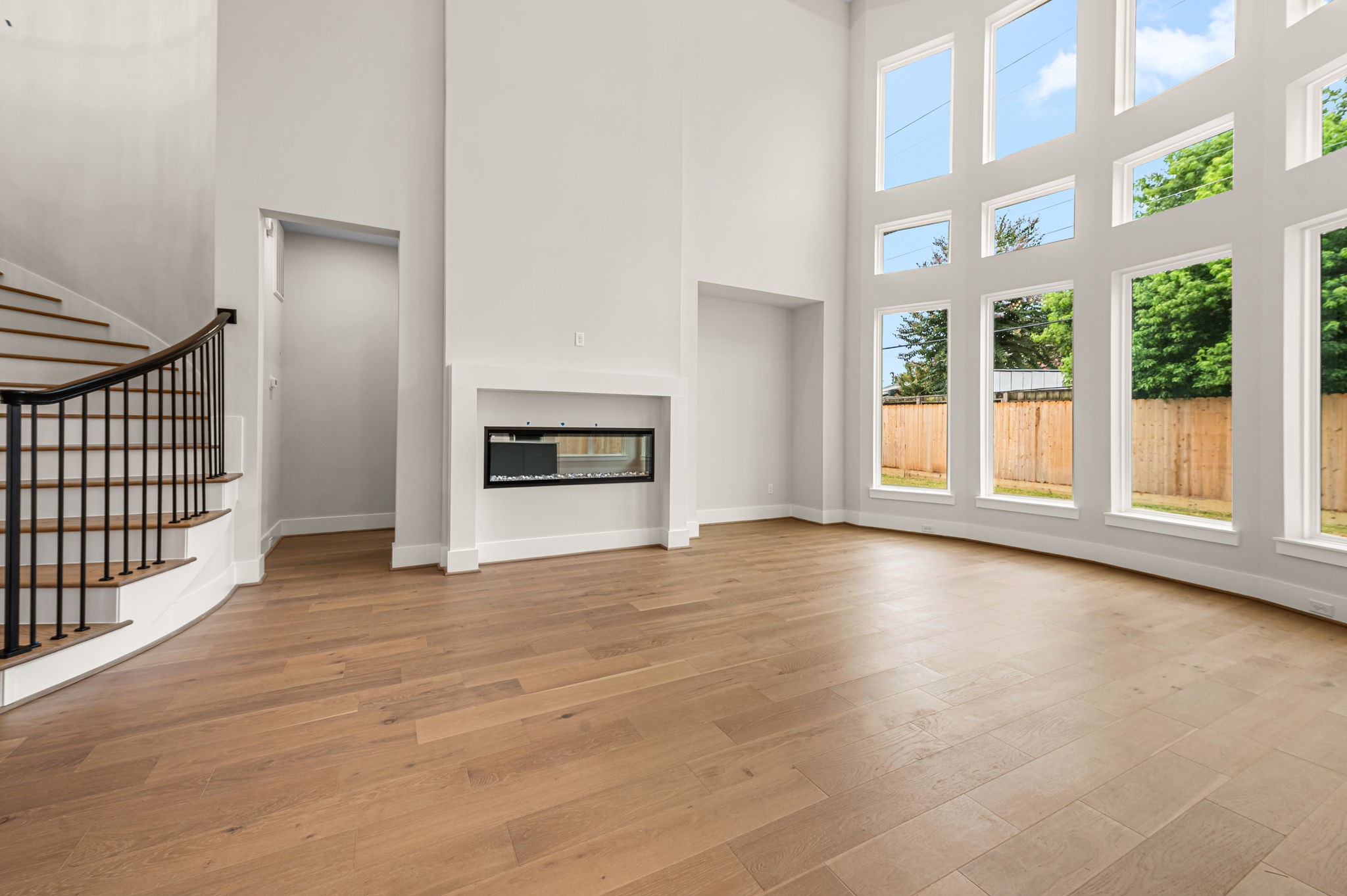 8033 Ridgeview Drive Property Photo 3