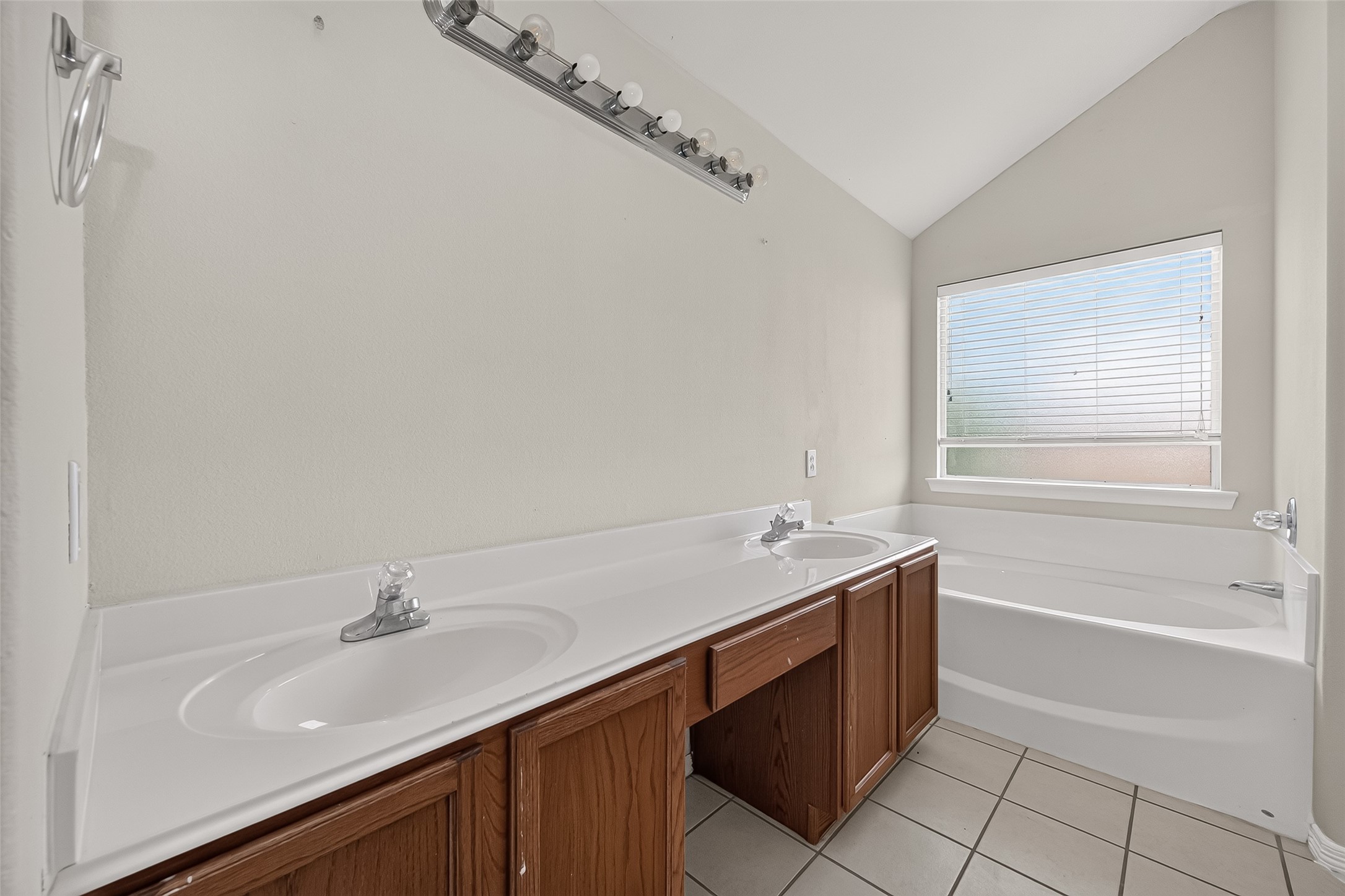 6015 Ida Rose Court Property Photo 9