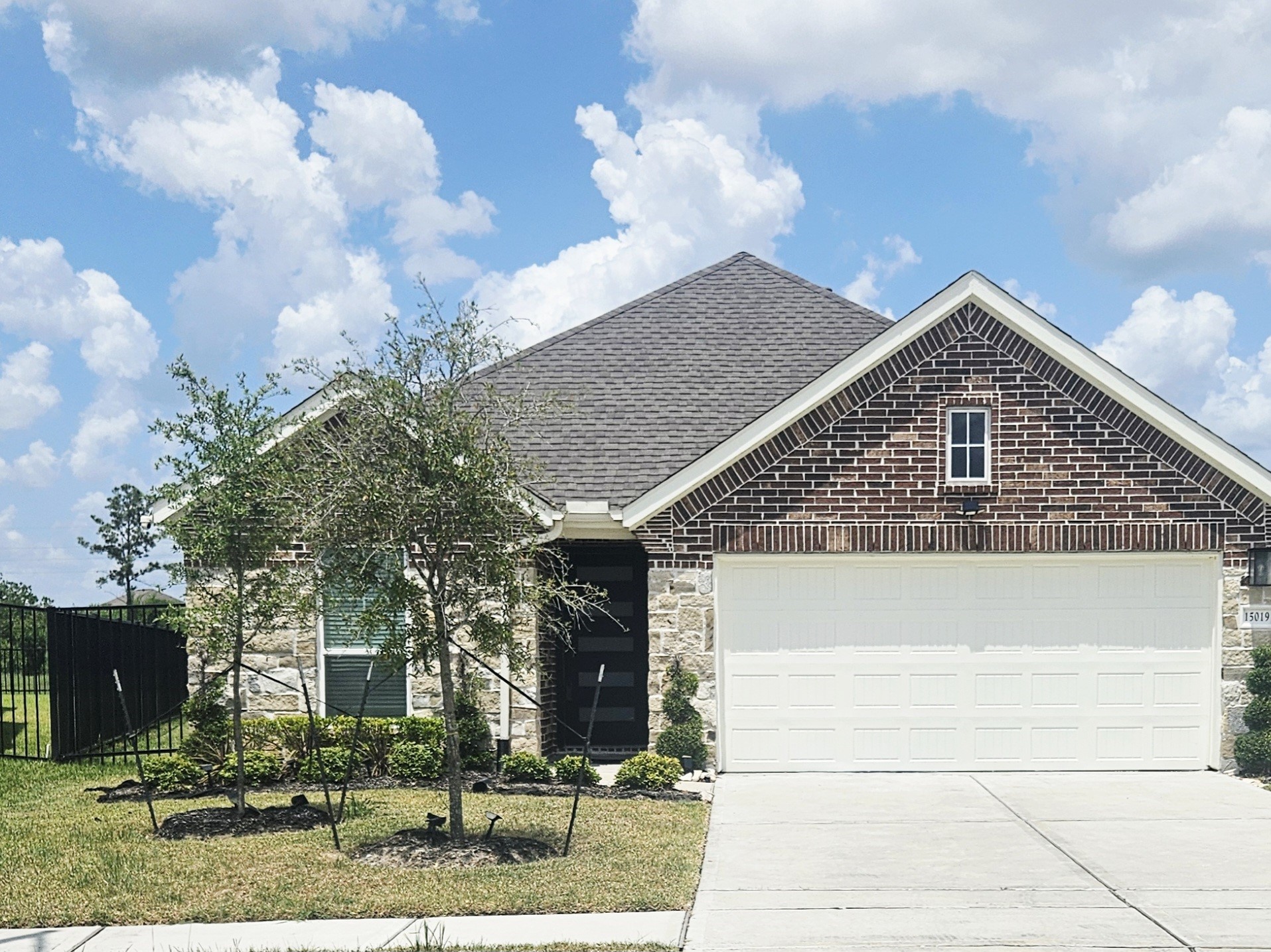 15019 Crown Manor Drive Property Photo 1