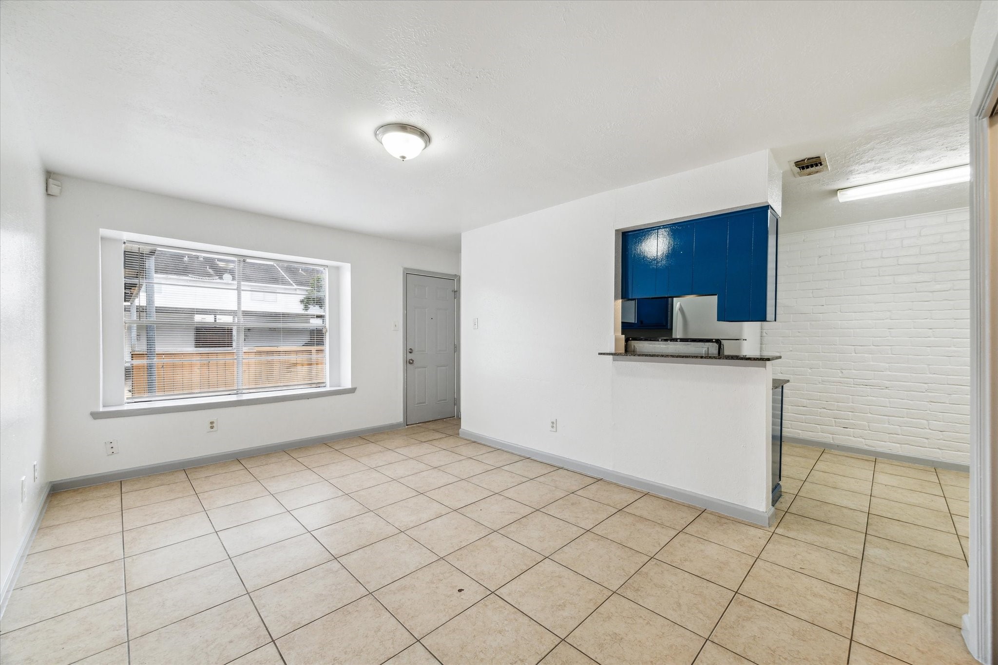6827 Chasewood Drive Property Photo 3
