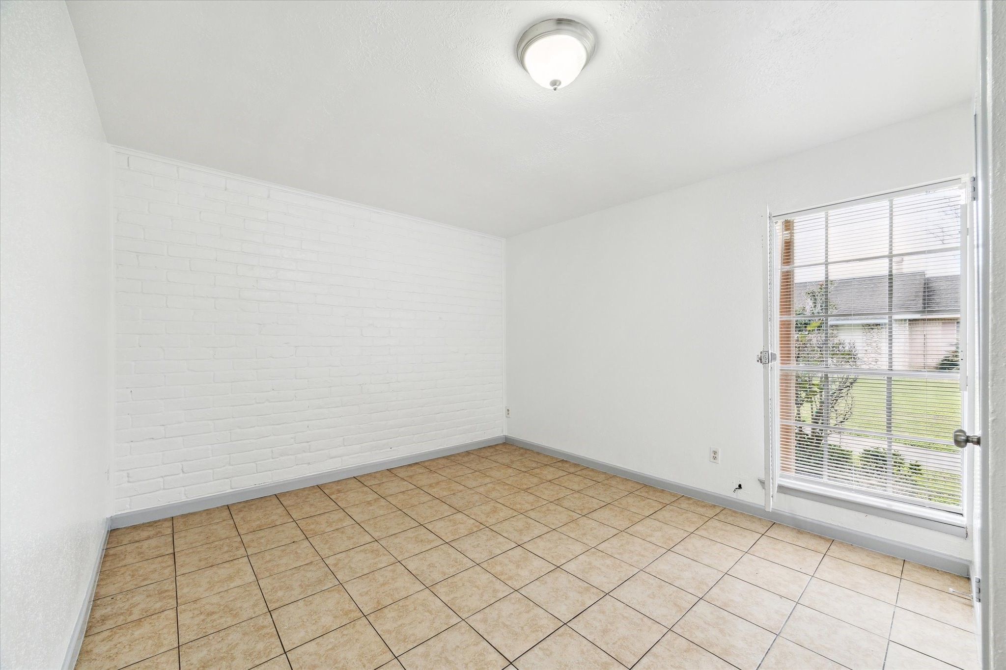 6827 Chasewood Drive Property Photo 5