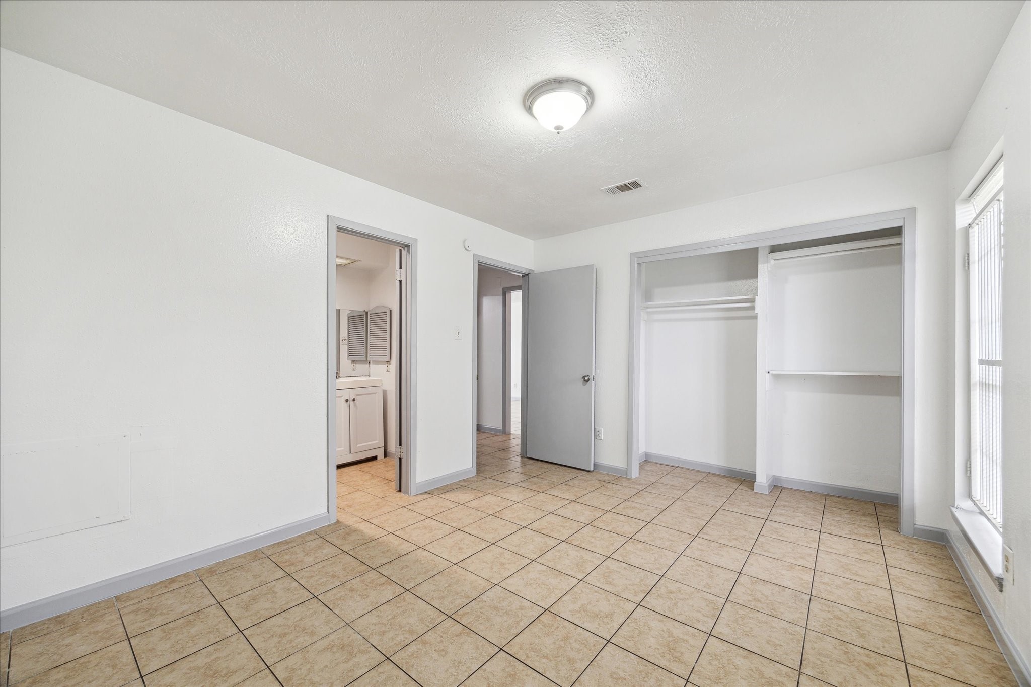 6827 Chasewood Drive Property Photo 8