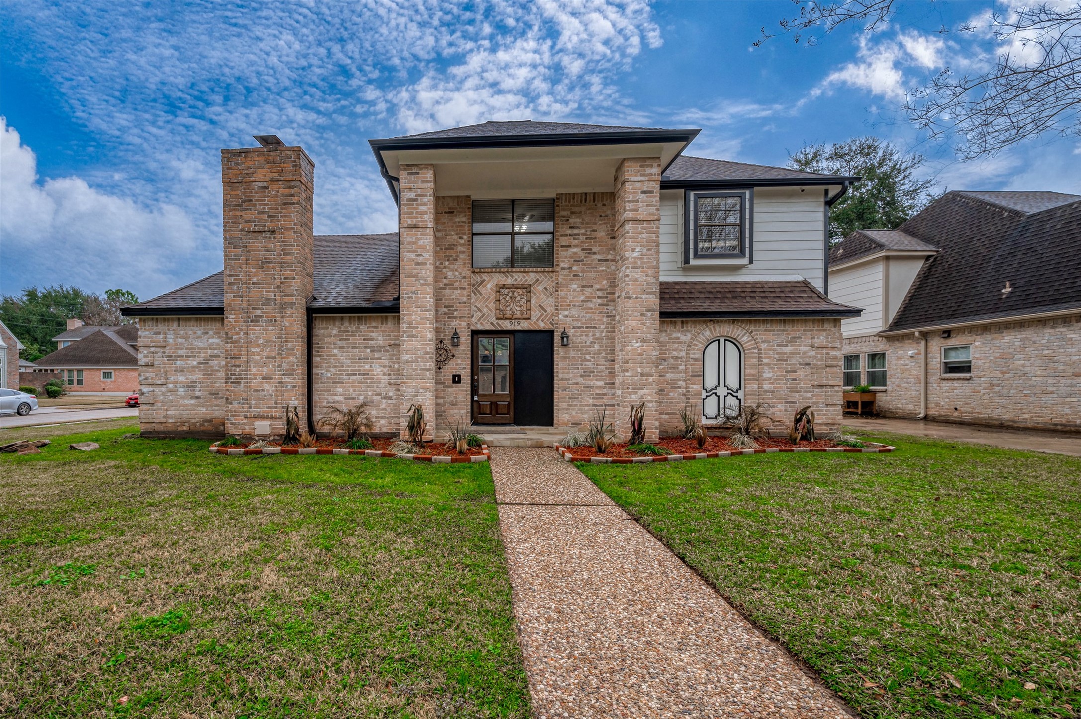 919 Mockingbird Way Property Photo 1
