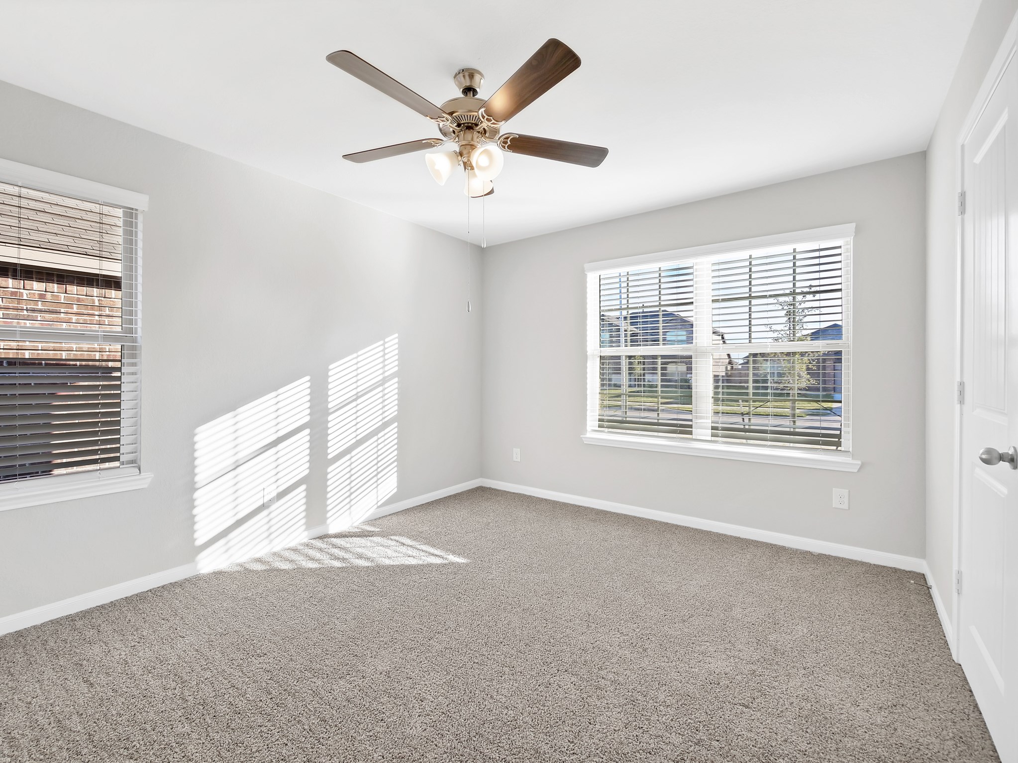 29714 Breakwater Drive Property Photo 5