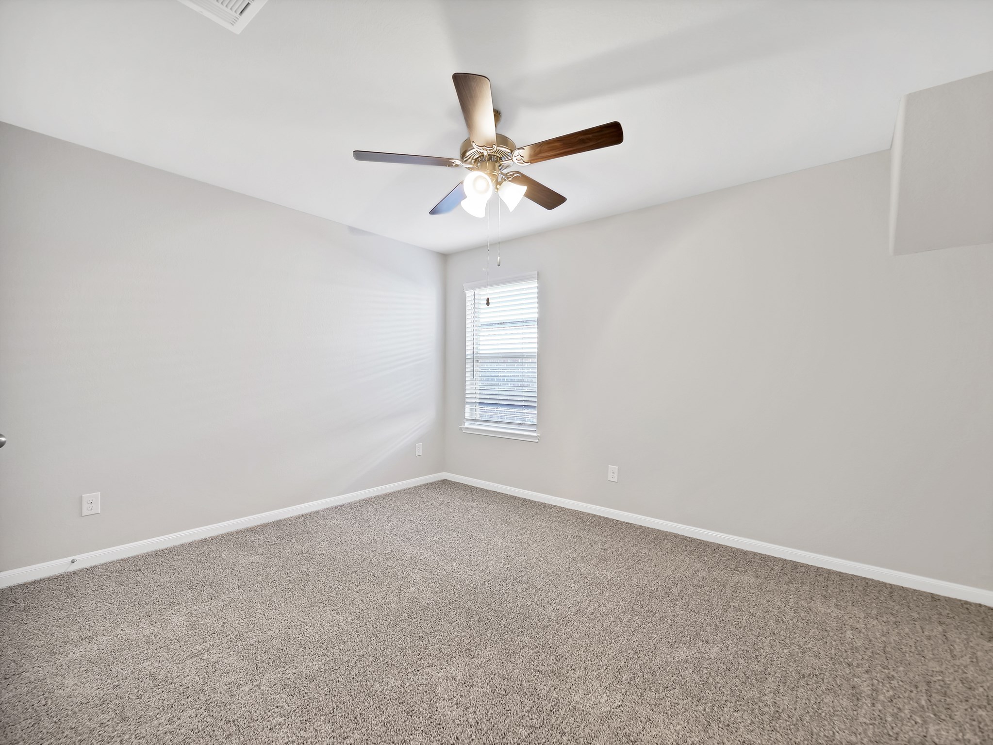 29714 Breakwater Drive Property Photo 9