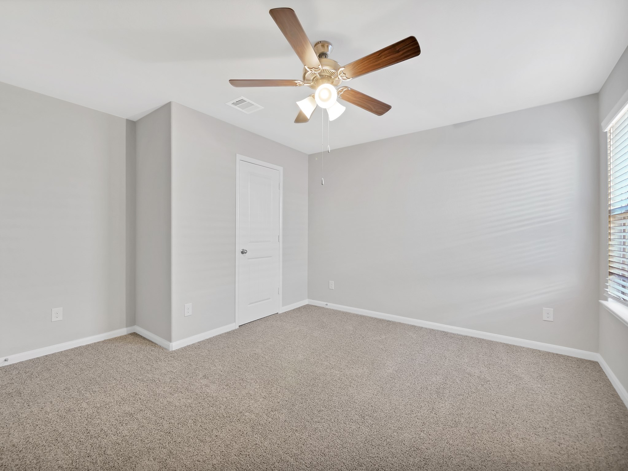 29714 Breakwater Drive Property Photo 10