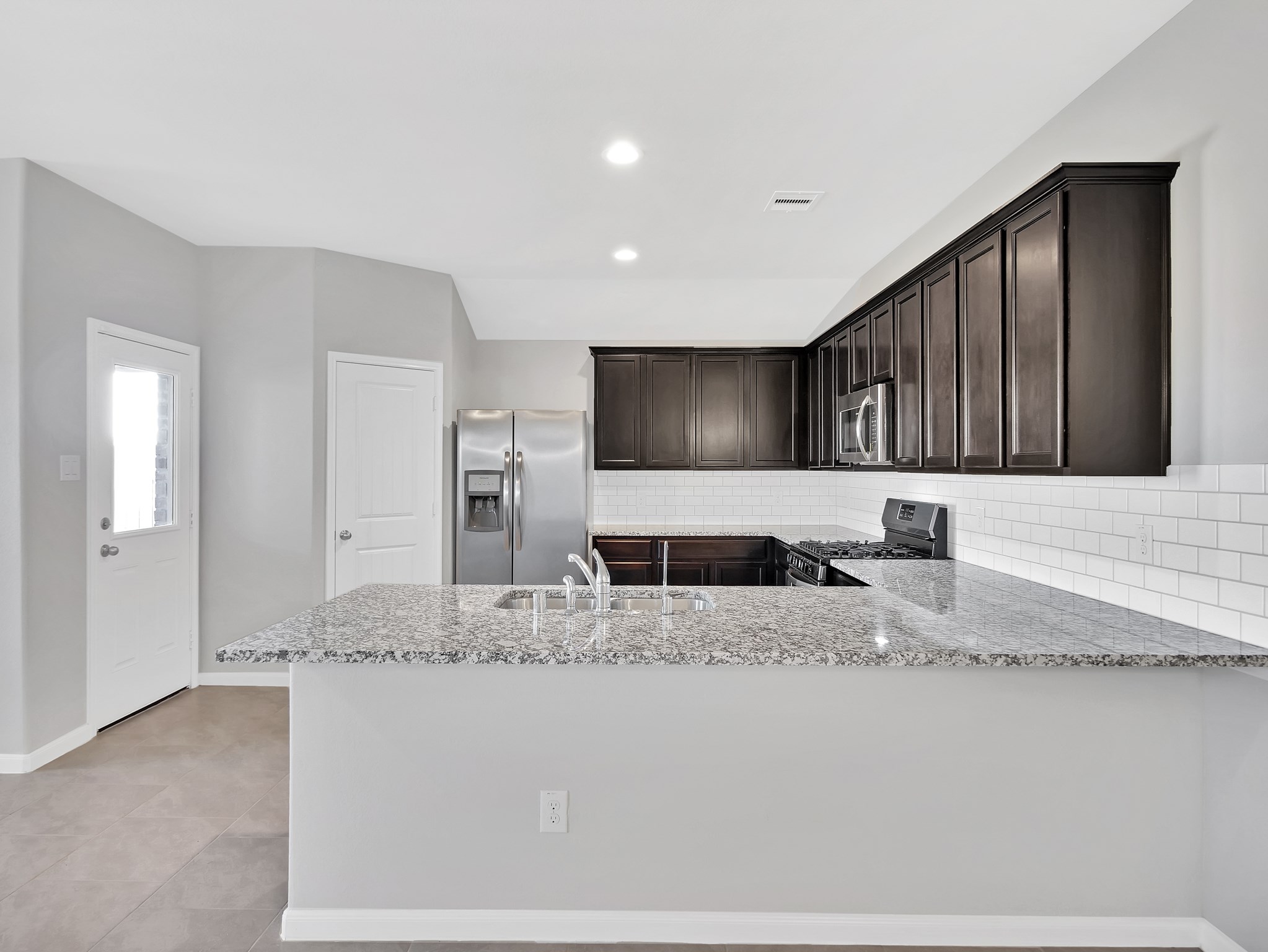 29714 Breakwater Drive Property Photo 15
