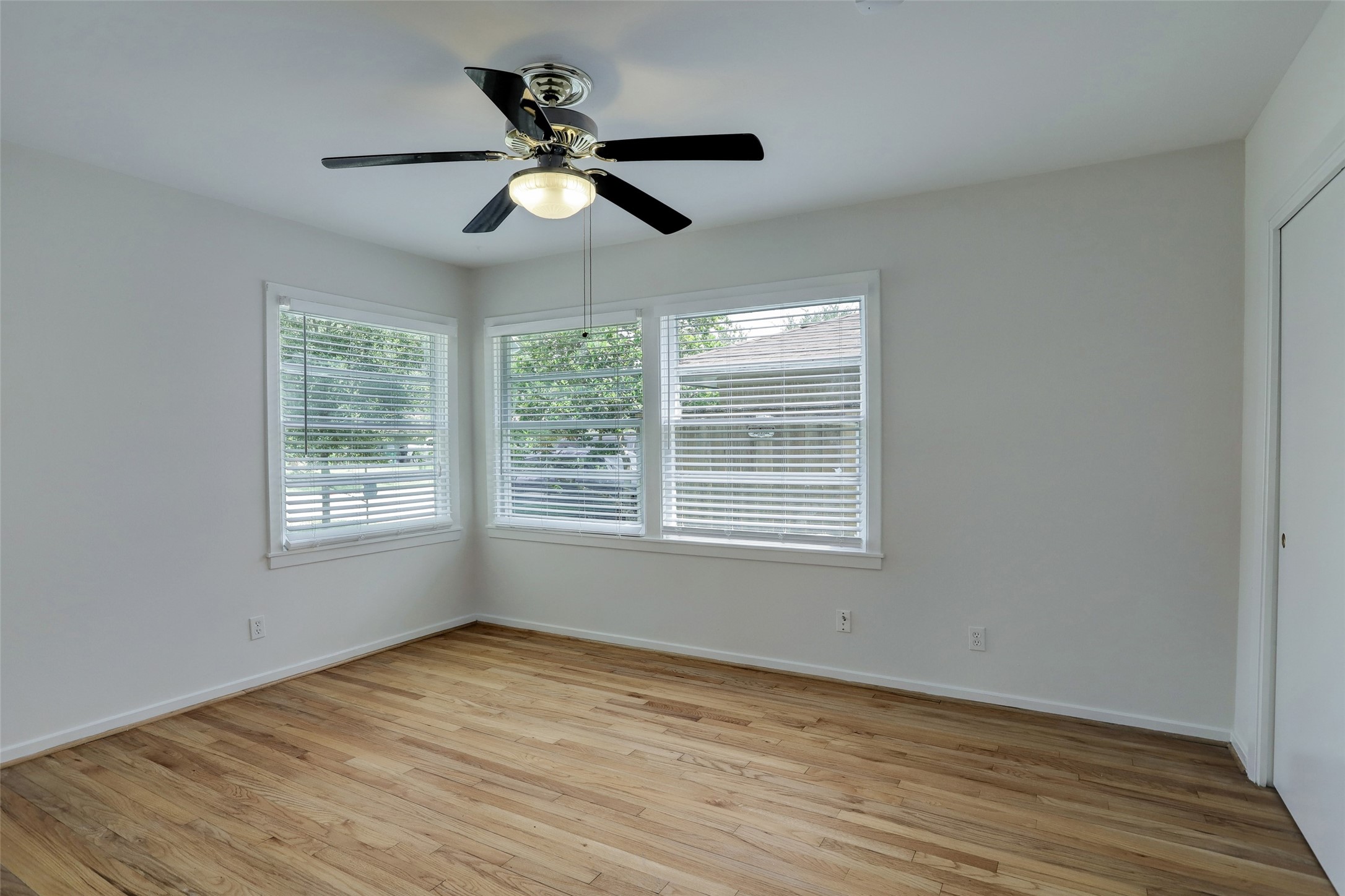4125 Woodfox Street Property Photo 6