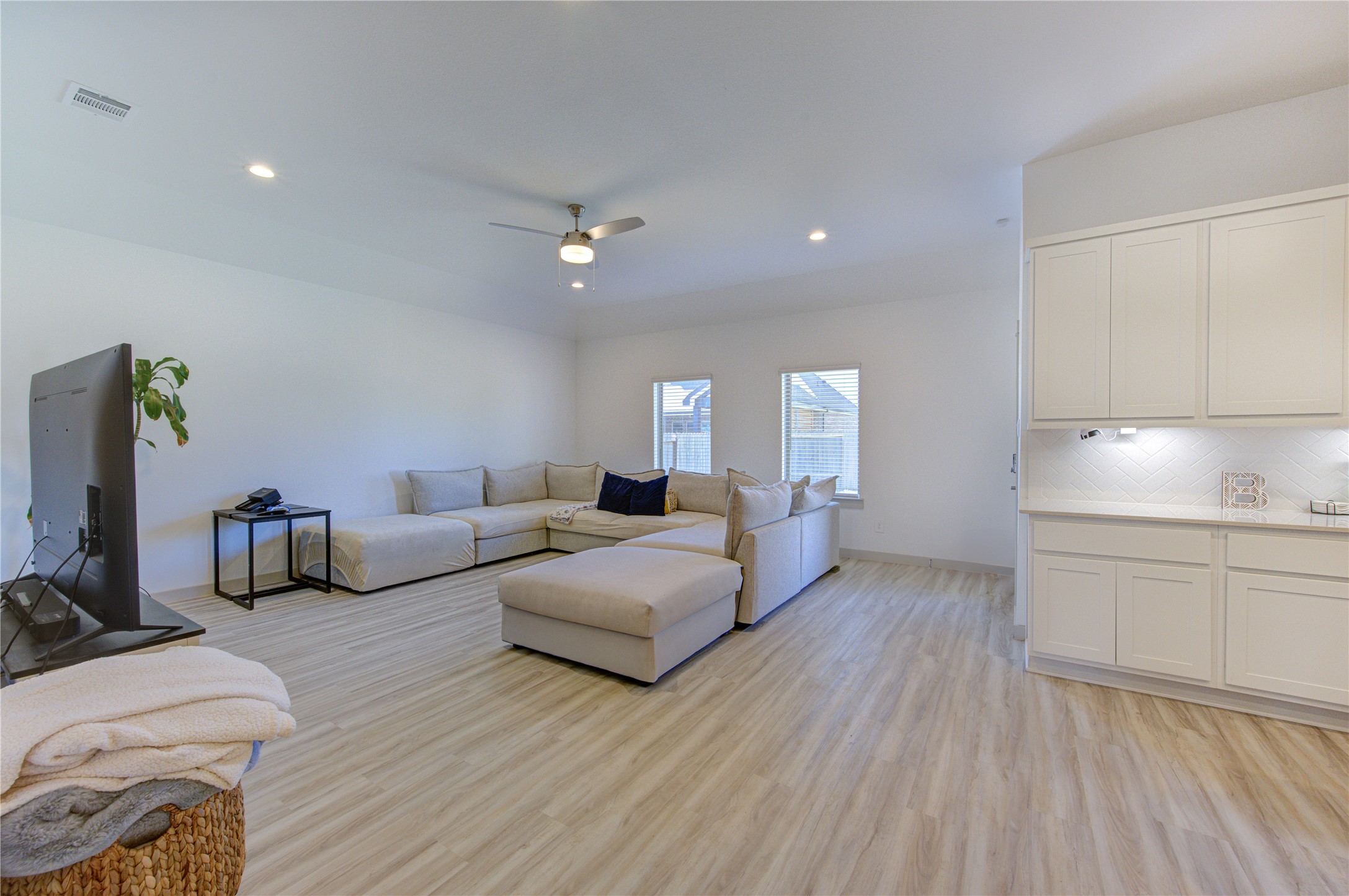 727 Kingwood Drive Property Photo 3