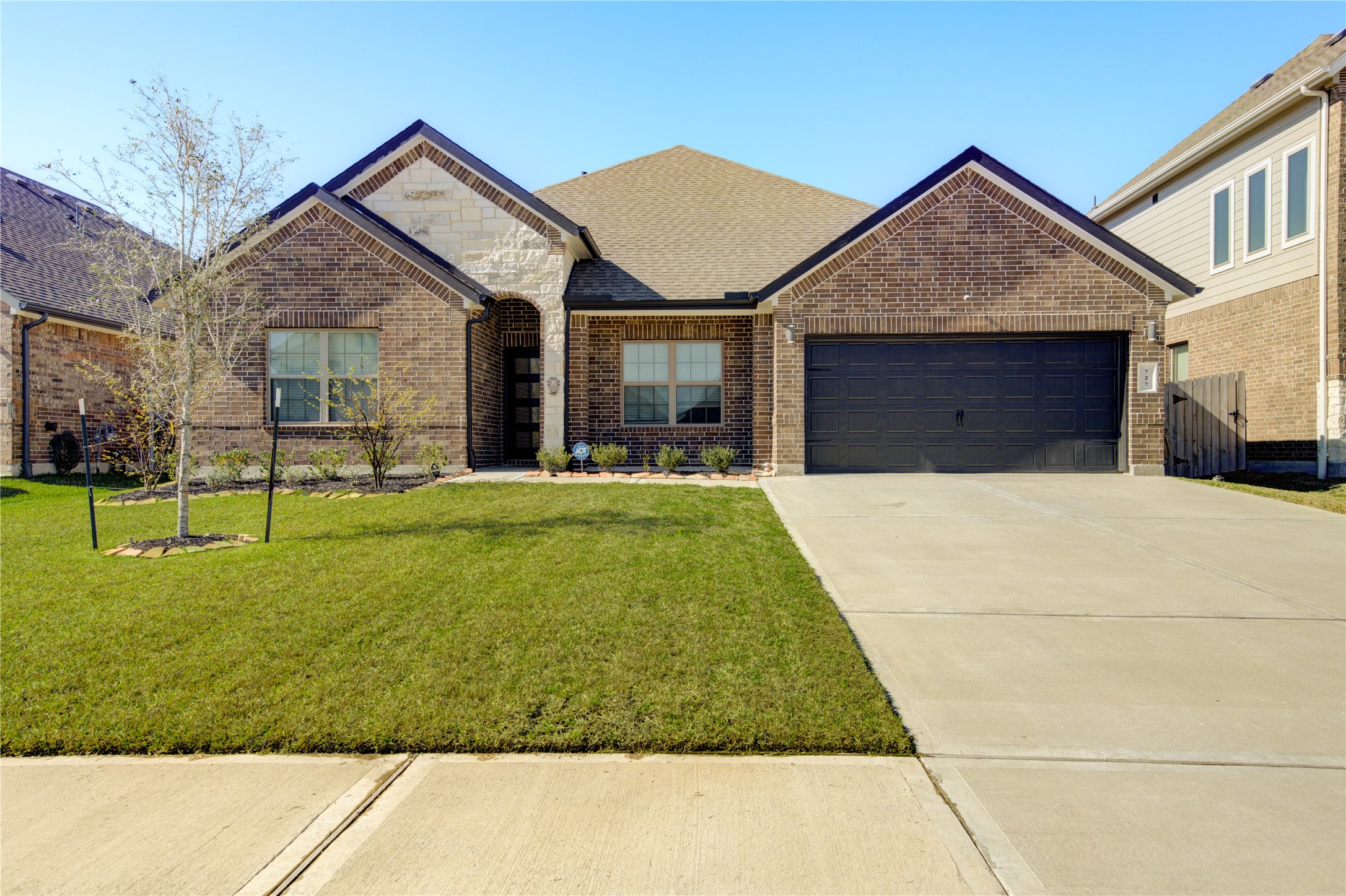 727 Kingwood Drive Property Photo 4