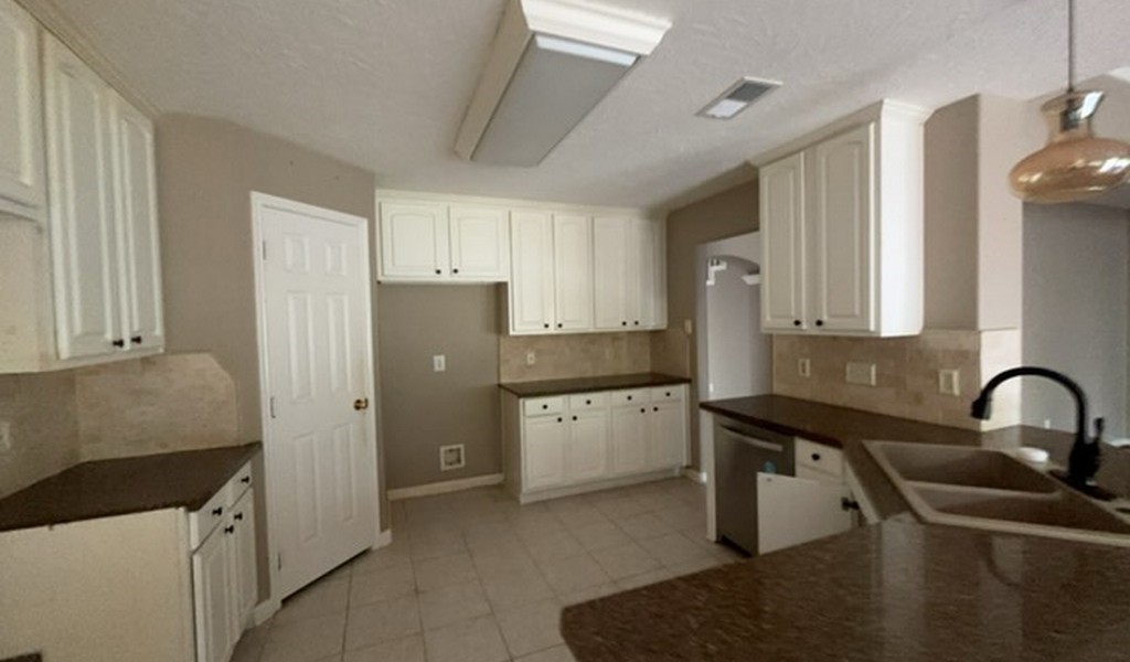 1702 Whispering Forest Drive Property Photo 8