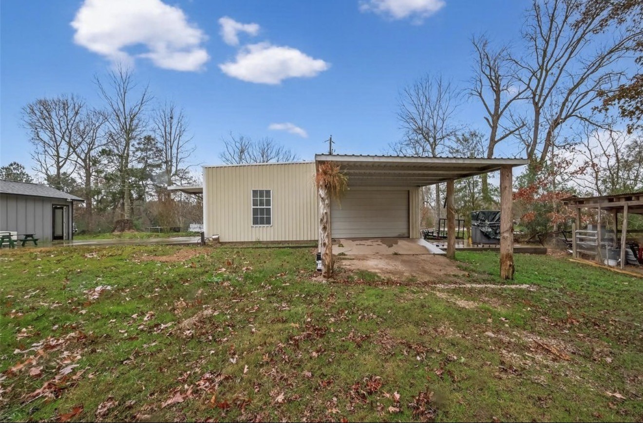 588 County Road 2307 Property Photo 3