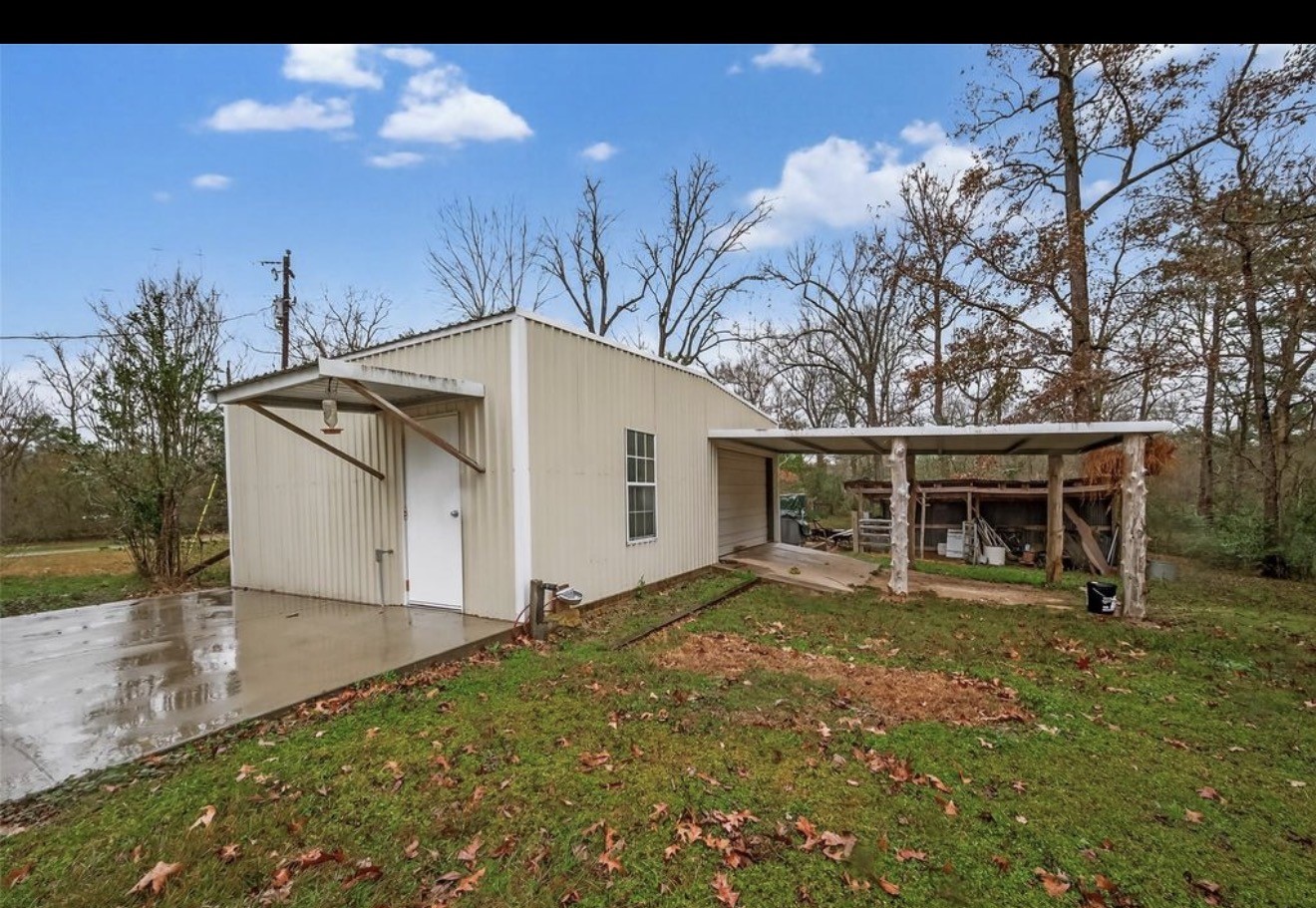 588 County Road 2307 Property Photo 4