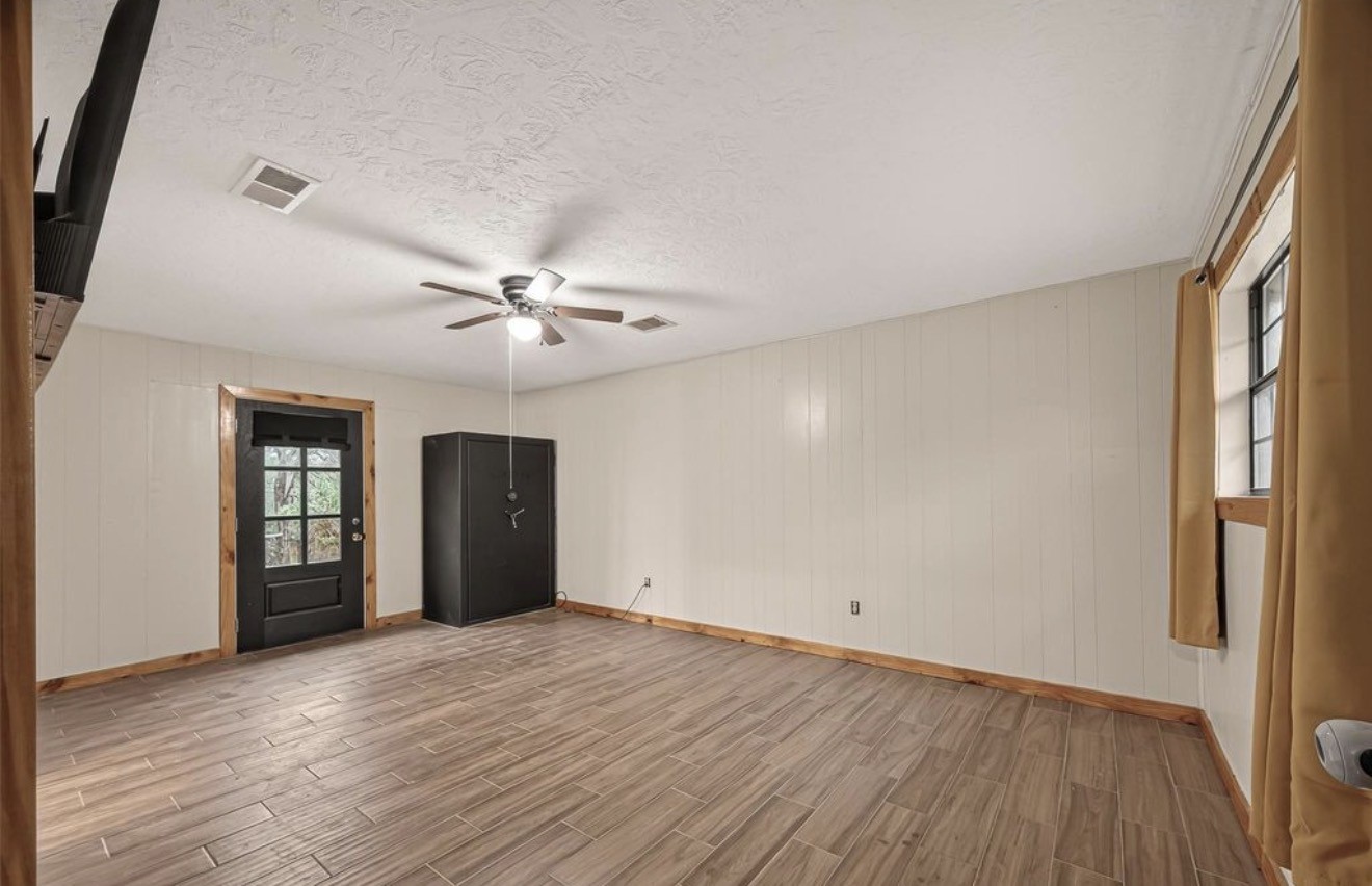588 County Road 2307 Property Photo 17