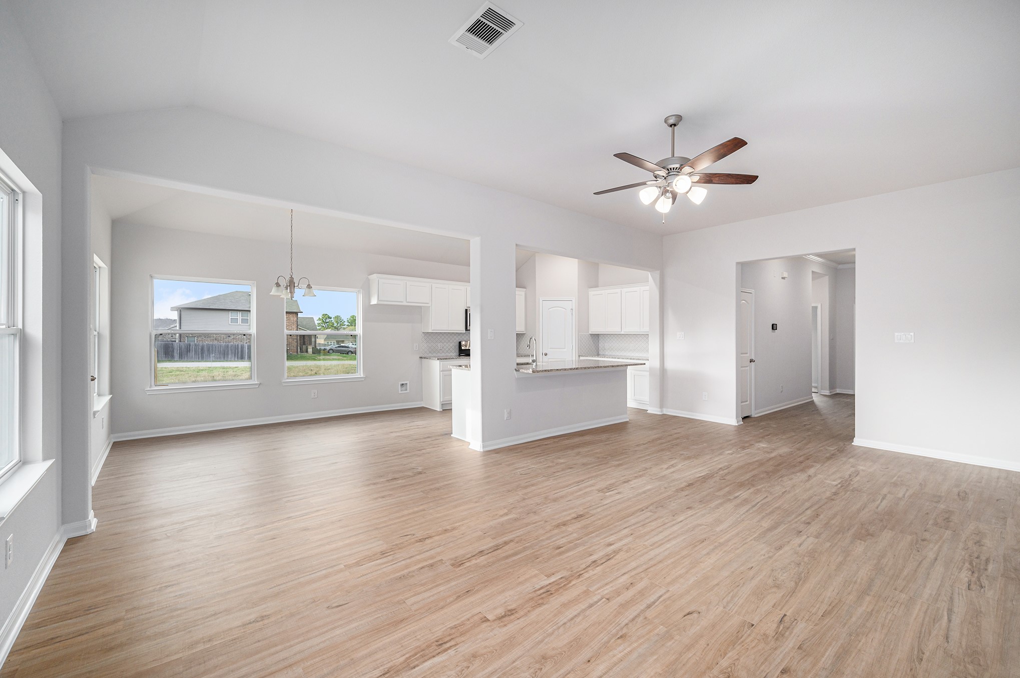 12408 Hackberry Dr Property Photo 3