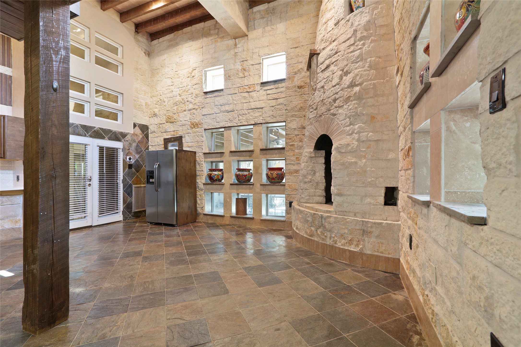 614 Pine Gully Road Loft Property Photo 4