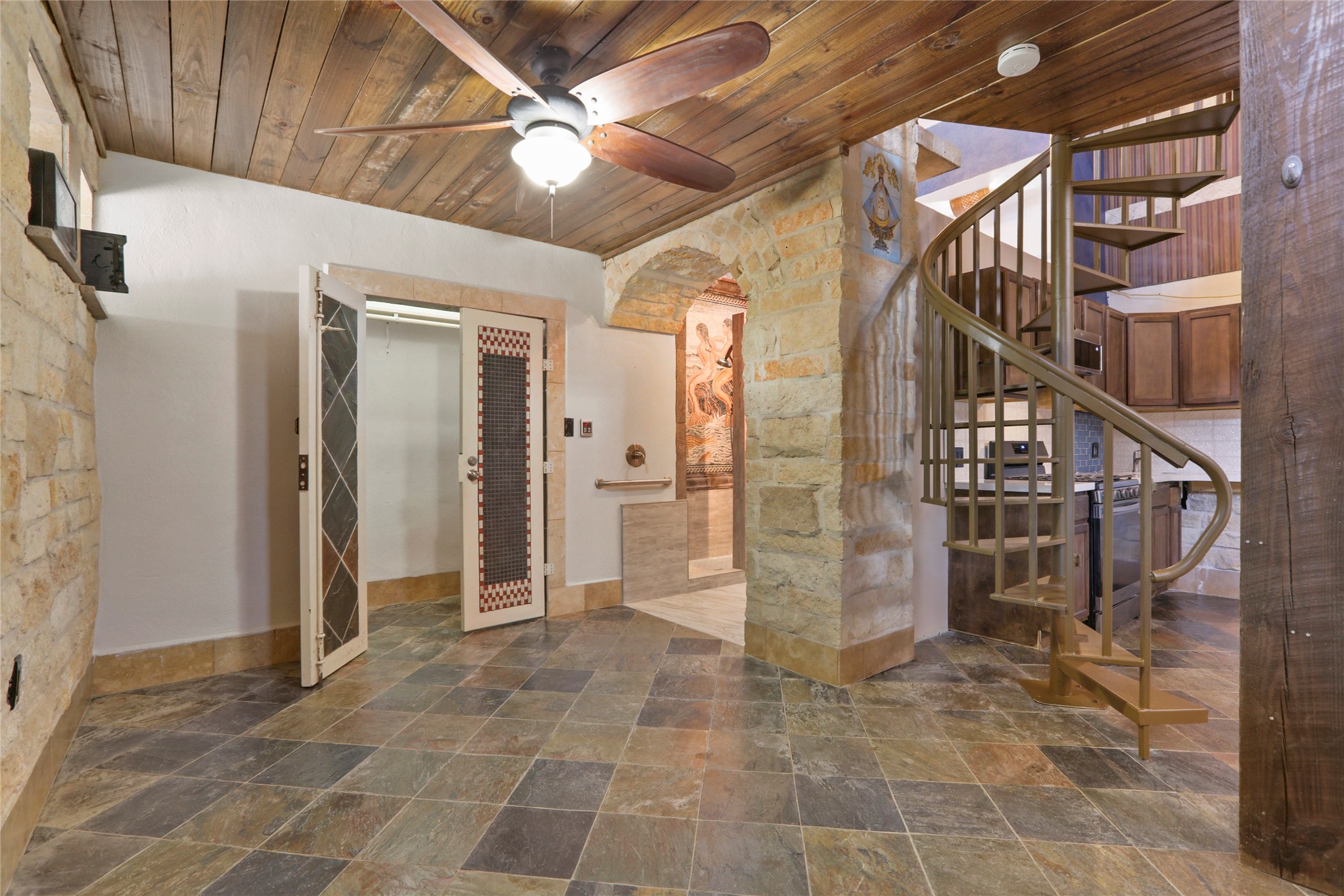 614 Pine Gully Road Loft Property Photo 10
