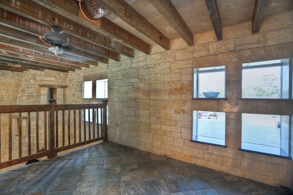 614 Pine Gully Road Loft Property Photo 11