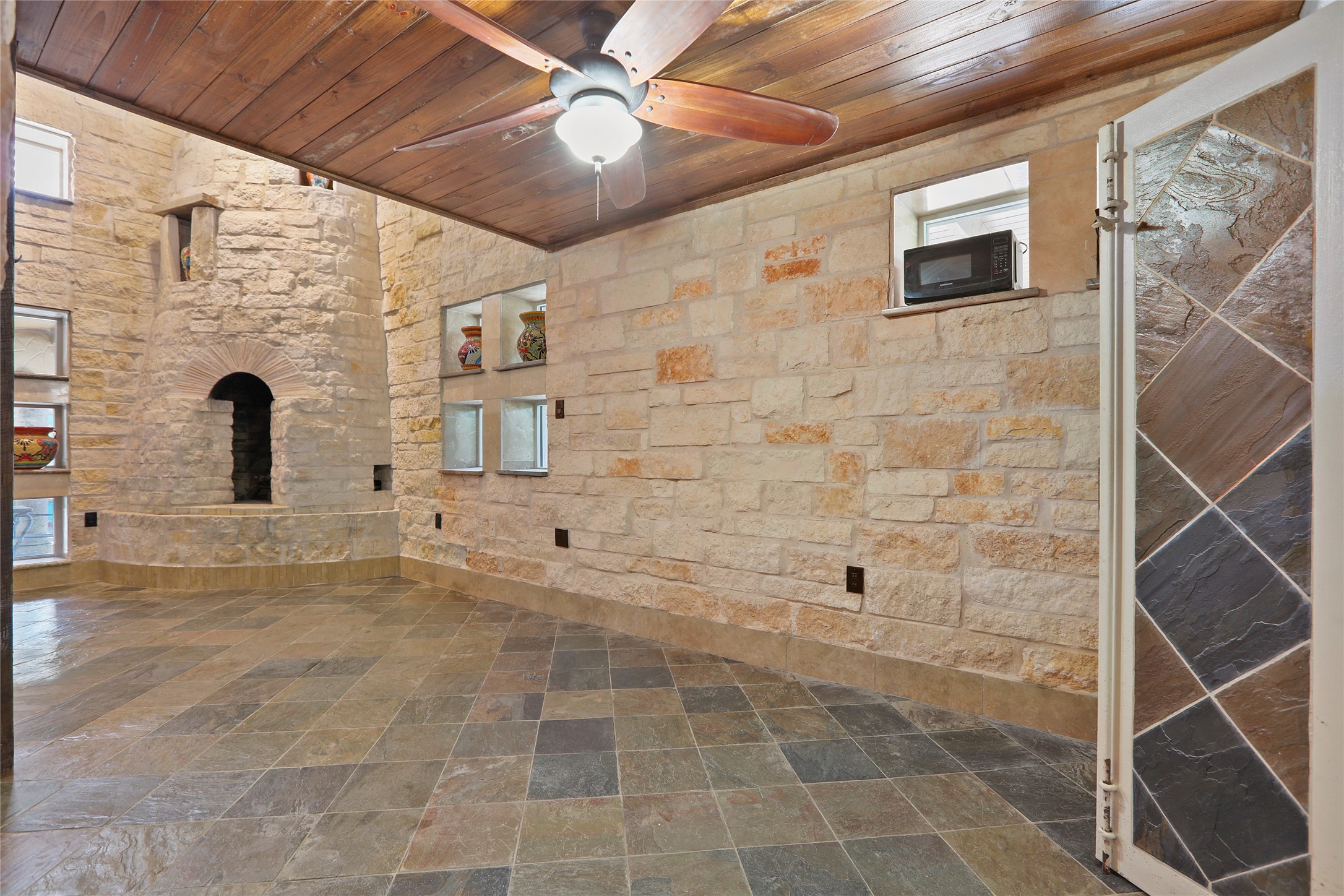 614 Pine Gully Road Loft Property Photo 25