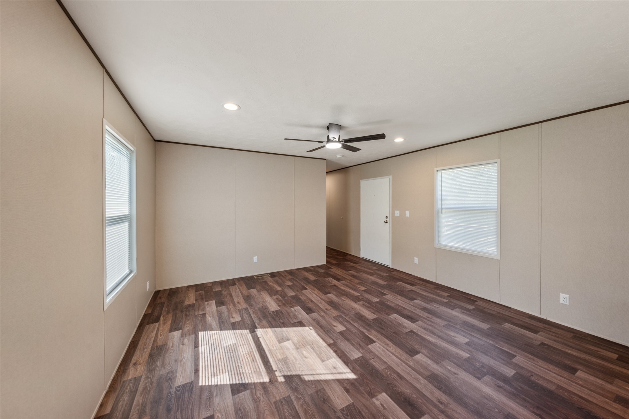 283 W Lone Oak Property Photo 5