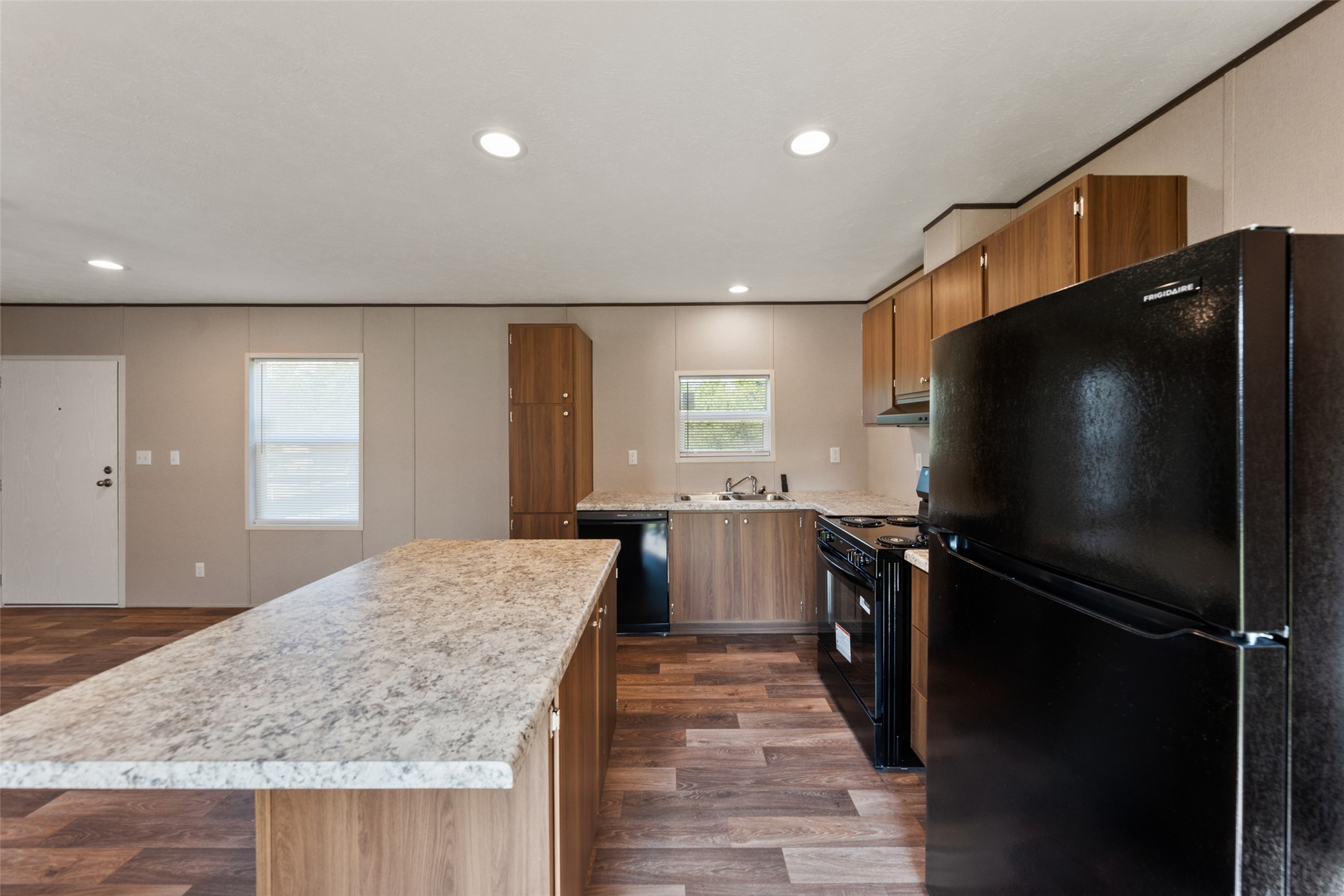 283 W Lone Oak Property Photo 8