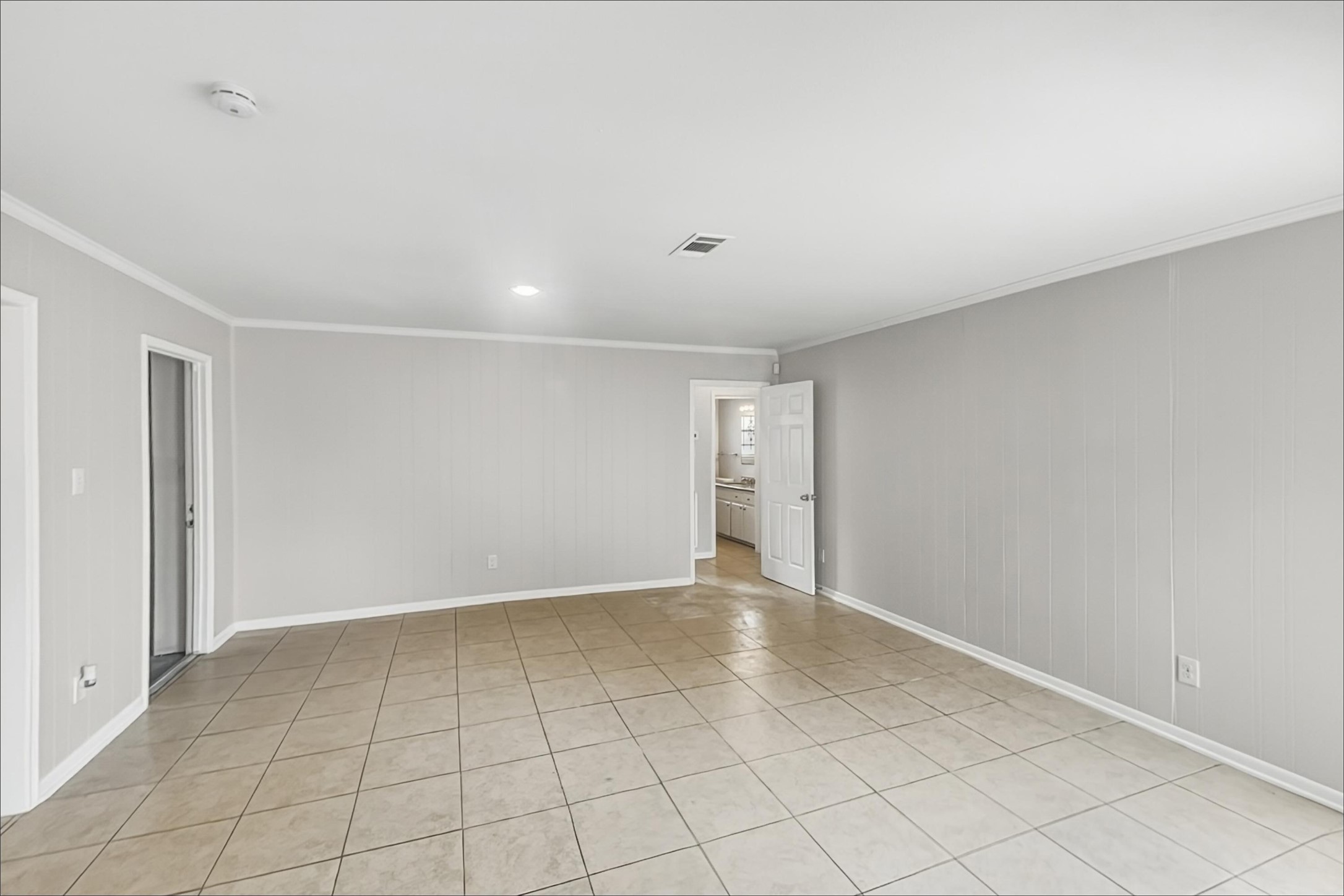 9619 Guest Street Property Photo 4