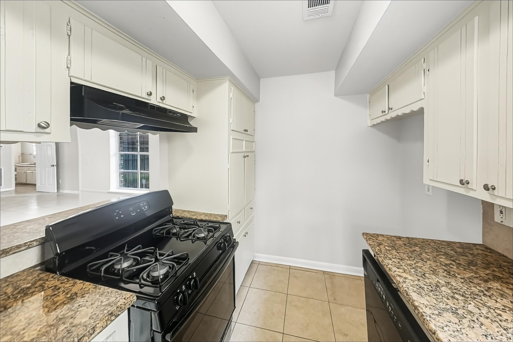 9619 Guest Street Property Photo 6