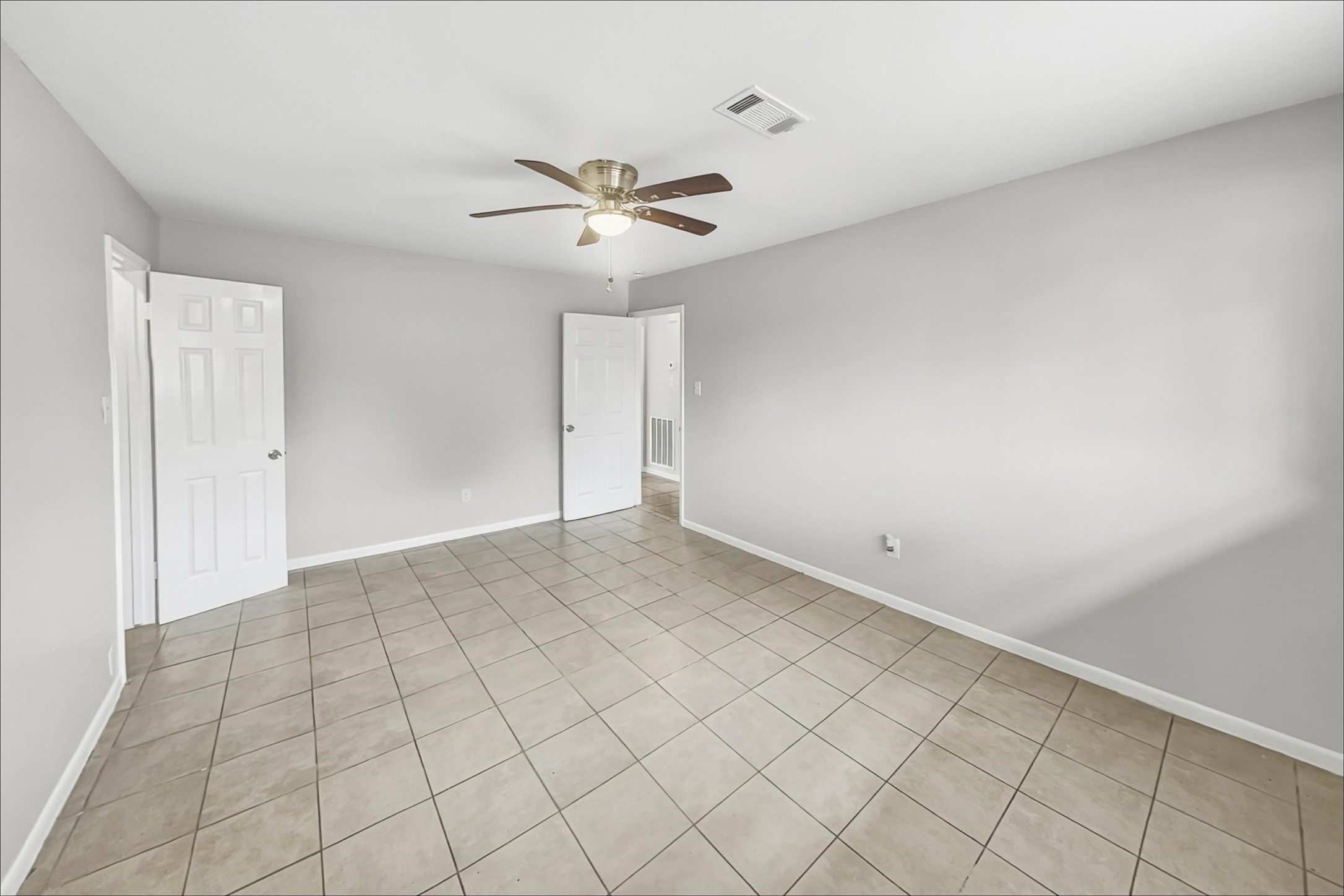 9619 Guest Street Property Photo 8