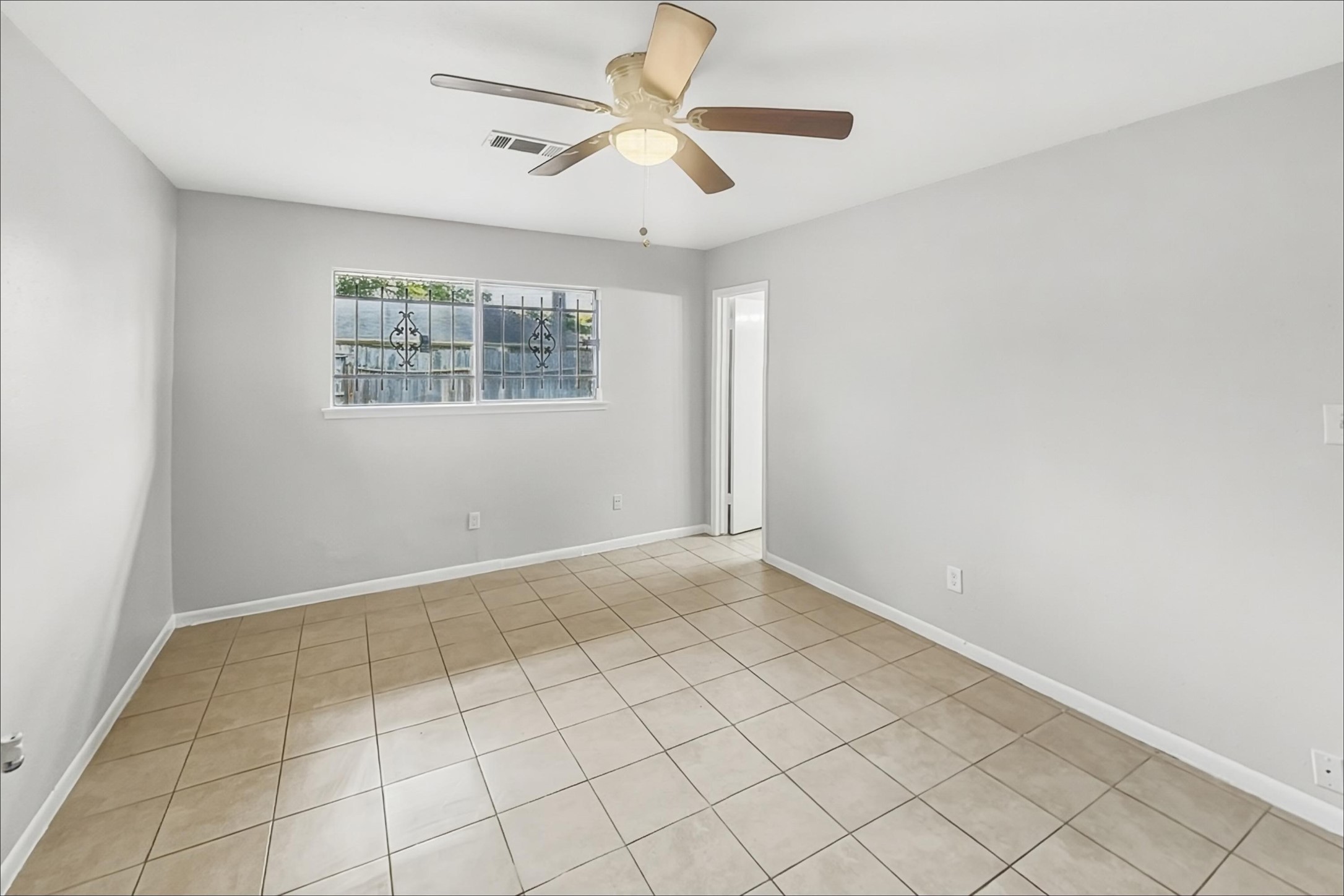 9619 Guest Street Property Photo 9