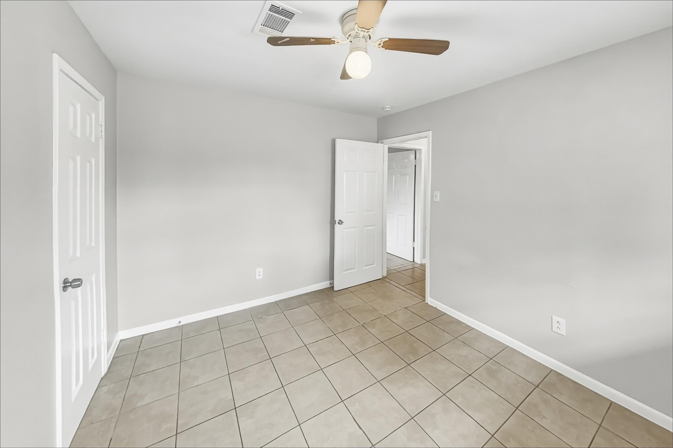 9619 Guest Street Property Photo 10
