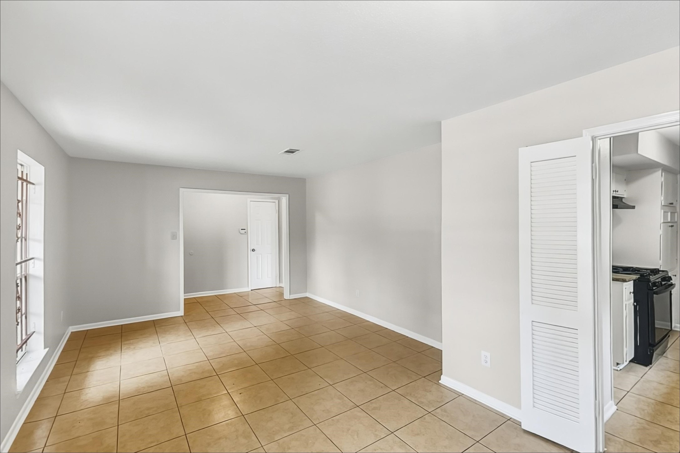 9619 Guest Street Property Photo 13