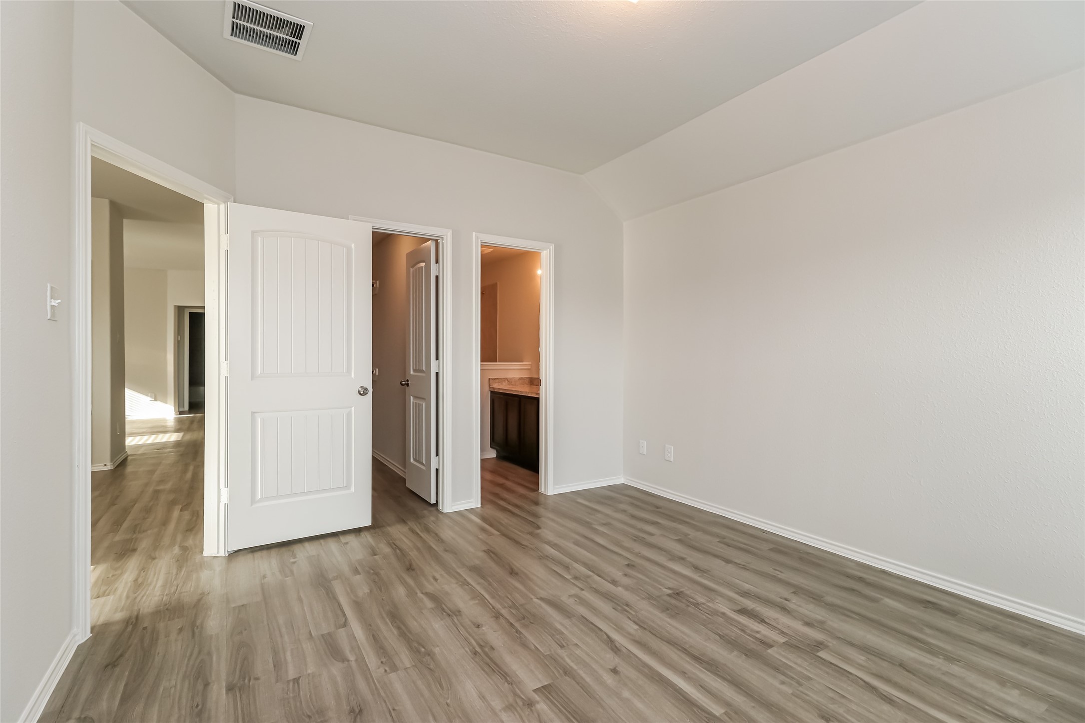 22370 Clear Castle Drive Property Photo 4