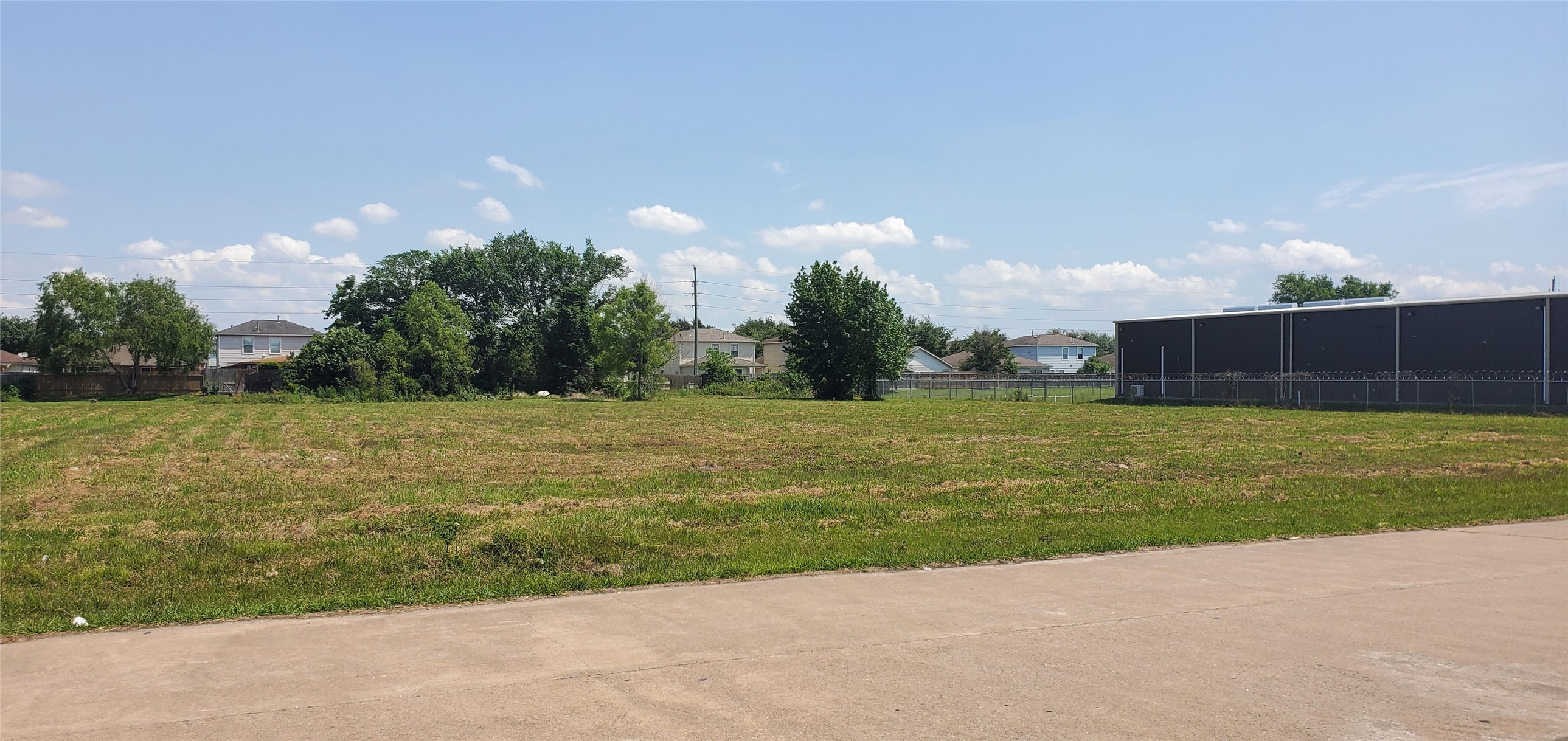 18702 Rankin Circle N Property Photo 3