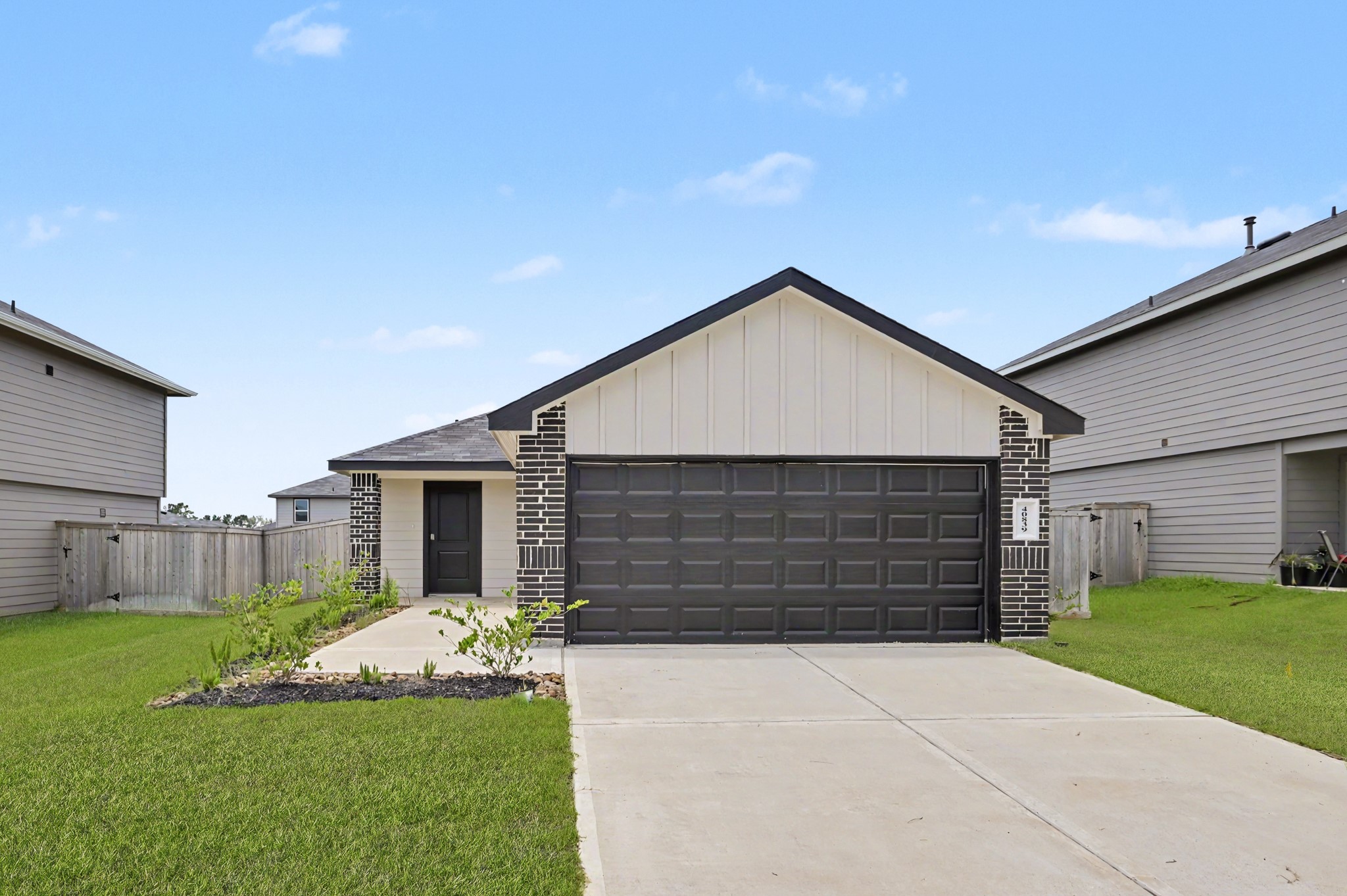 40839 Hawthorne Glades Street Property Photo 3