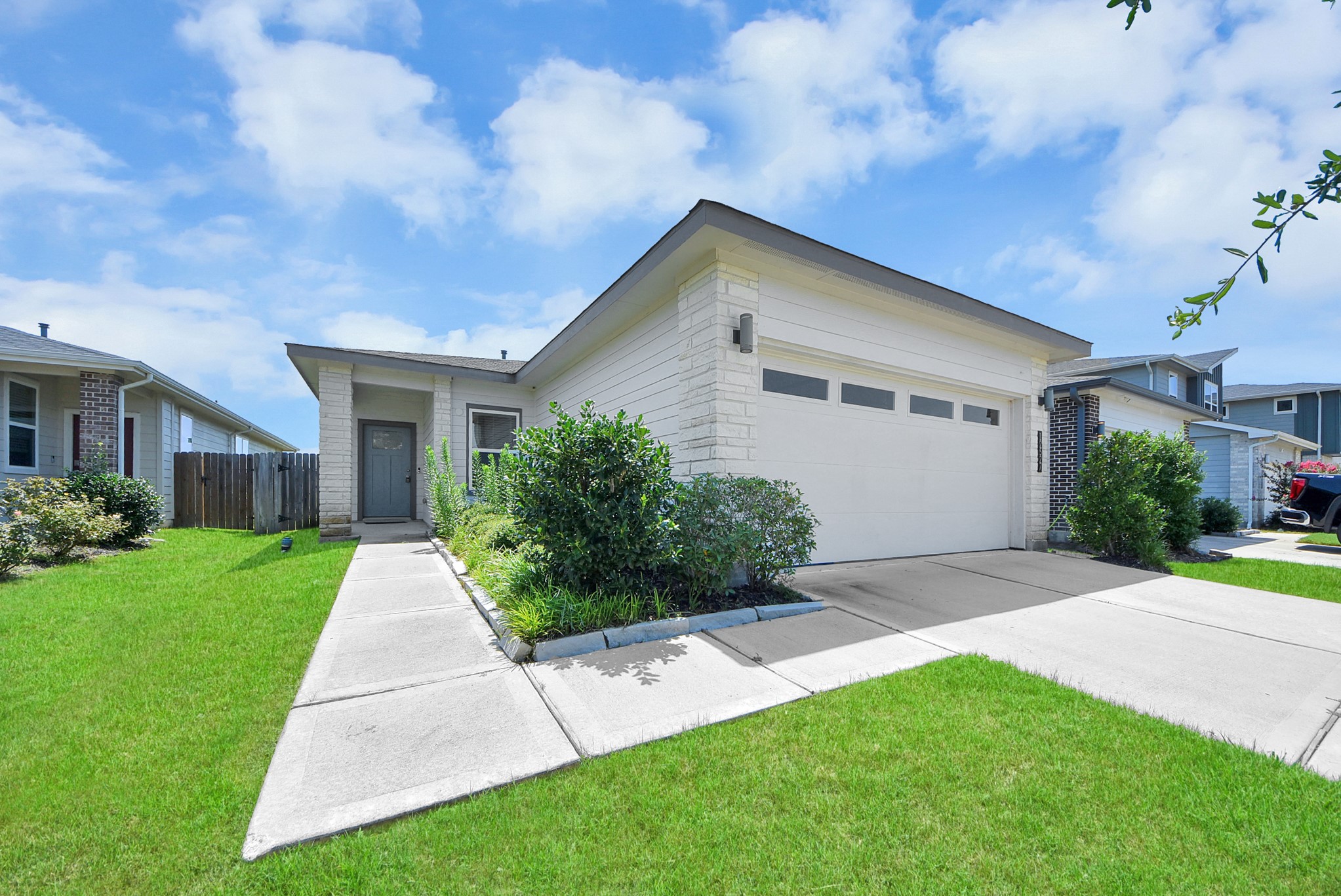 12527 Colchester Creek Court Property Photo 2