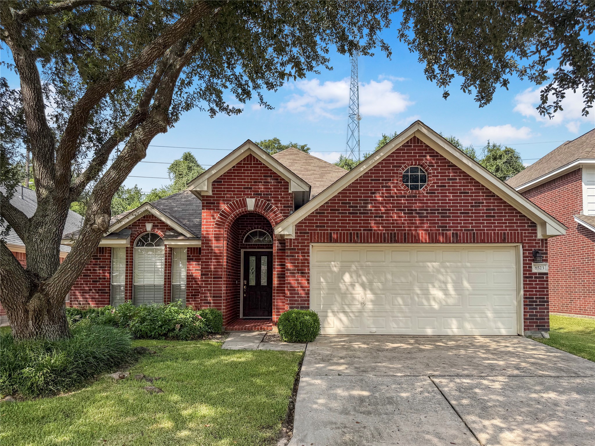 8523 Metrodale Drive Property Photo 1