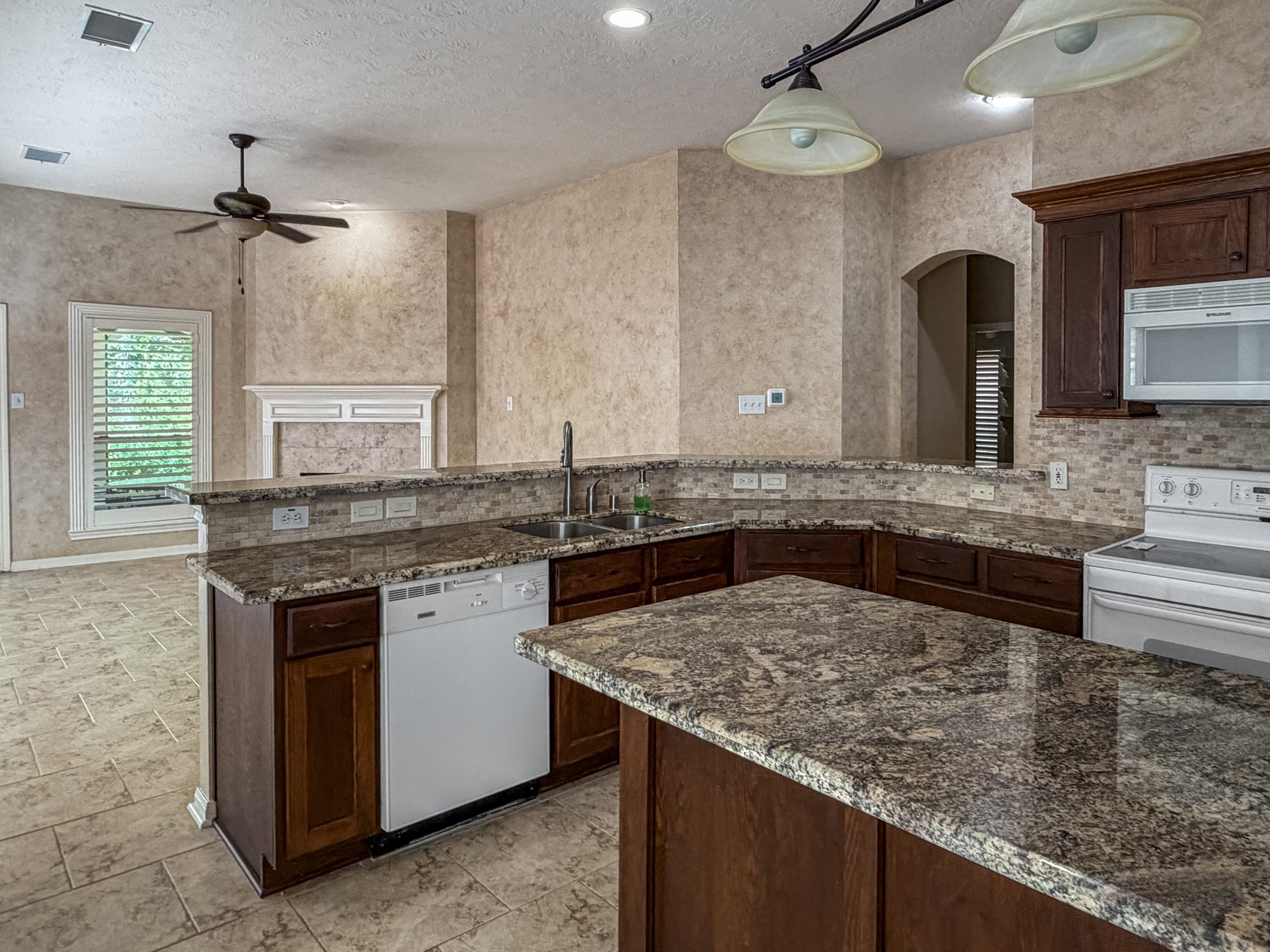 8523 Metrodale Drive Property Photo 3