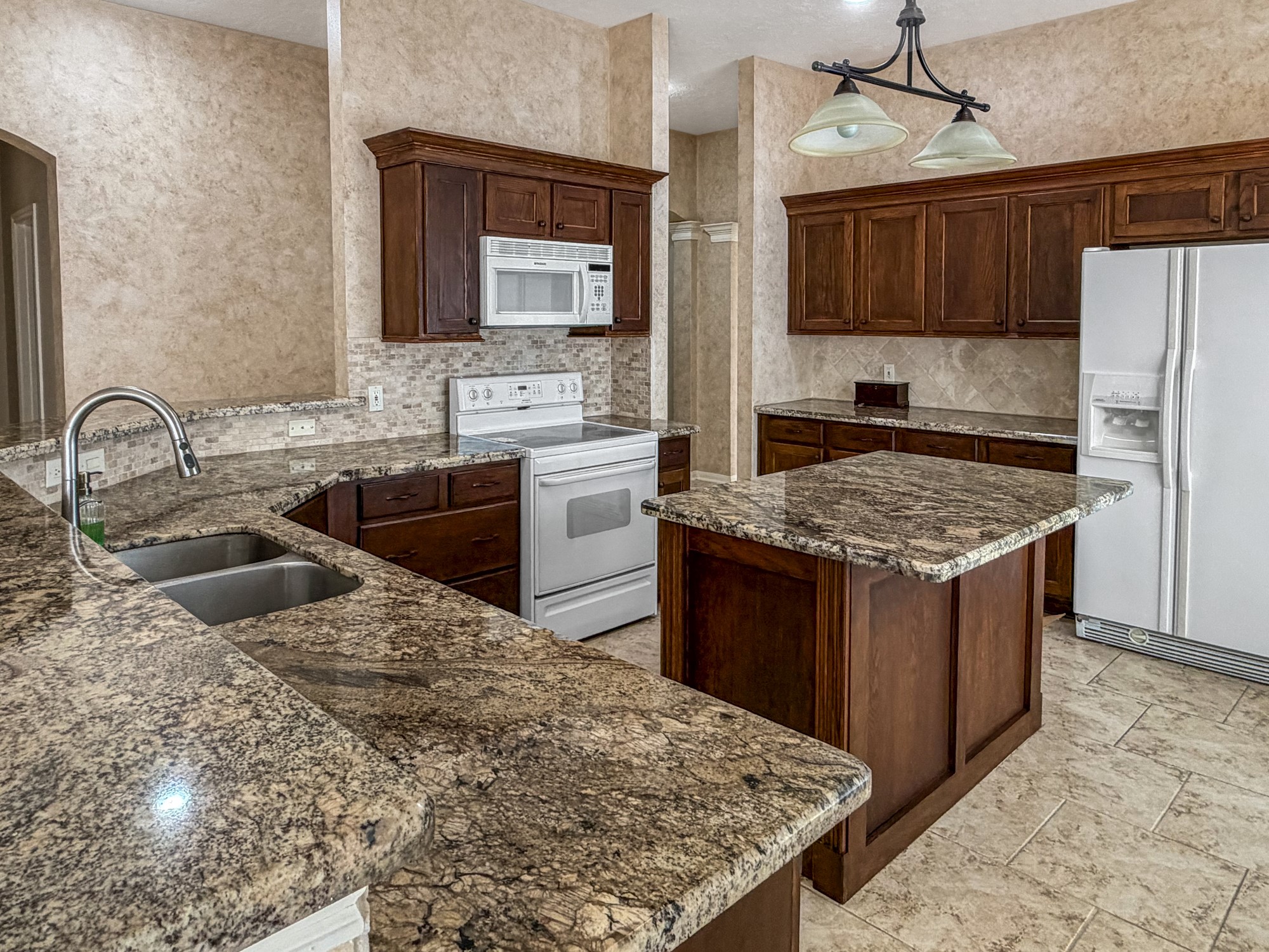 8523 Metrodale Drive Property Photo 4