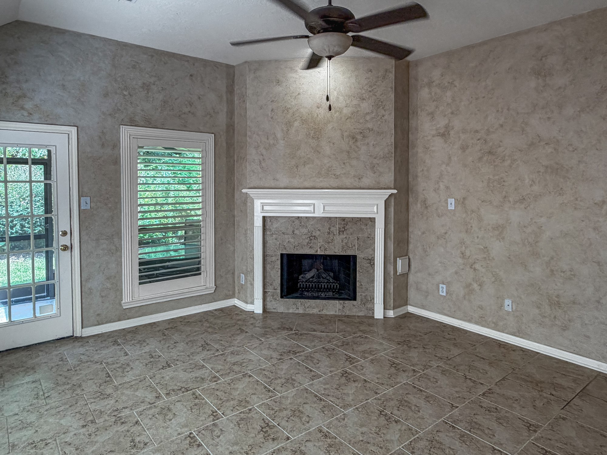 8523 Metrodale Drive Property Photo 5