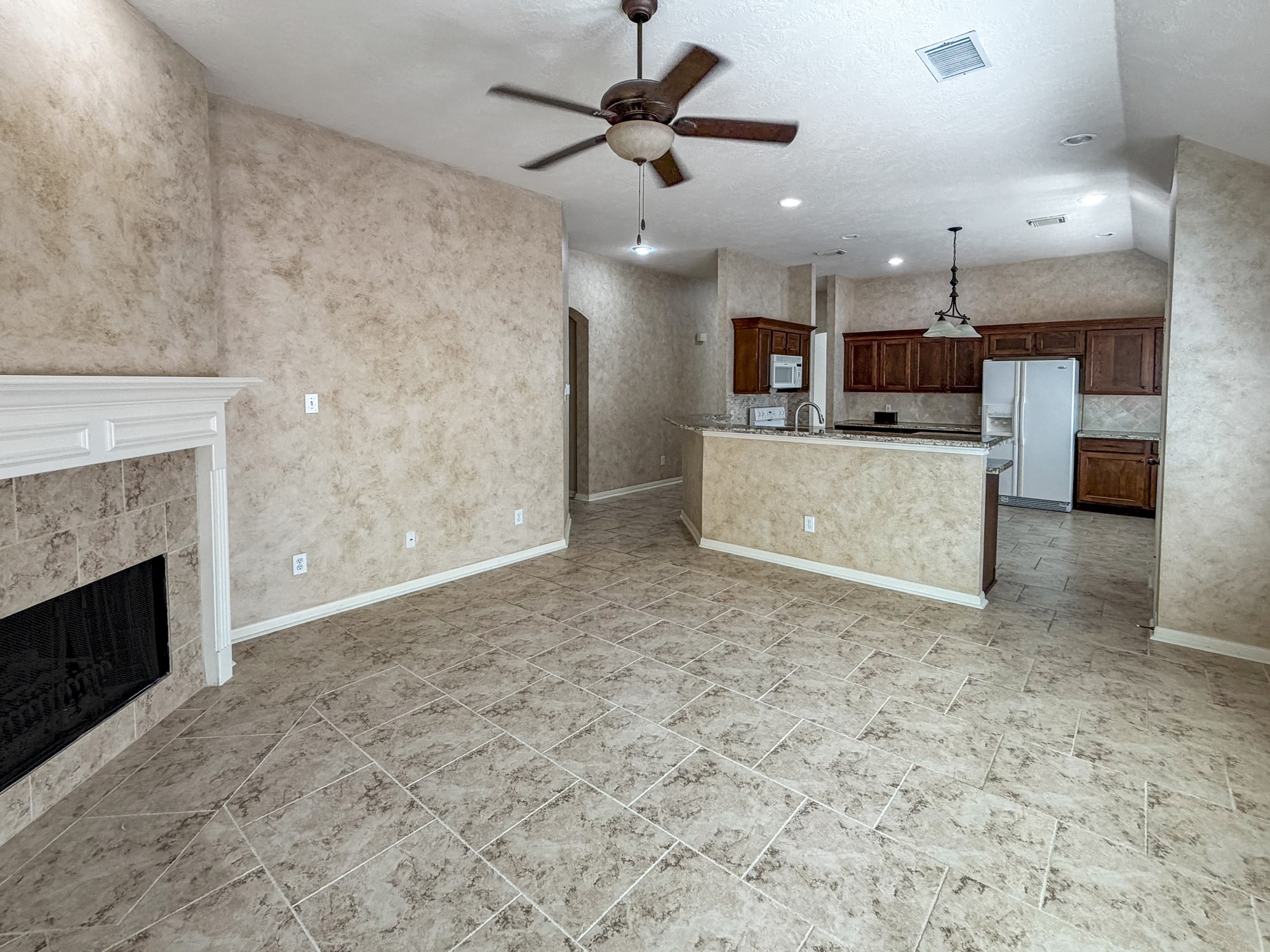 8523 Metrodale Drive Property Photo 6